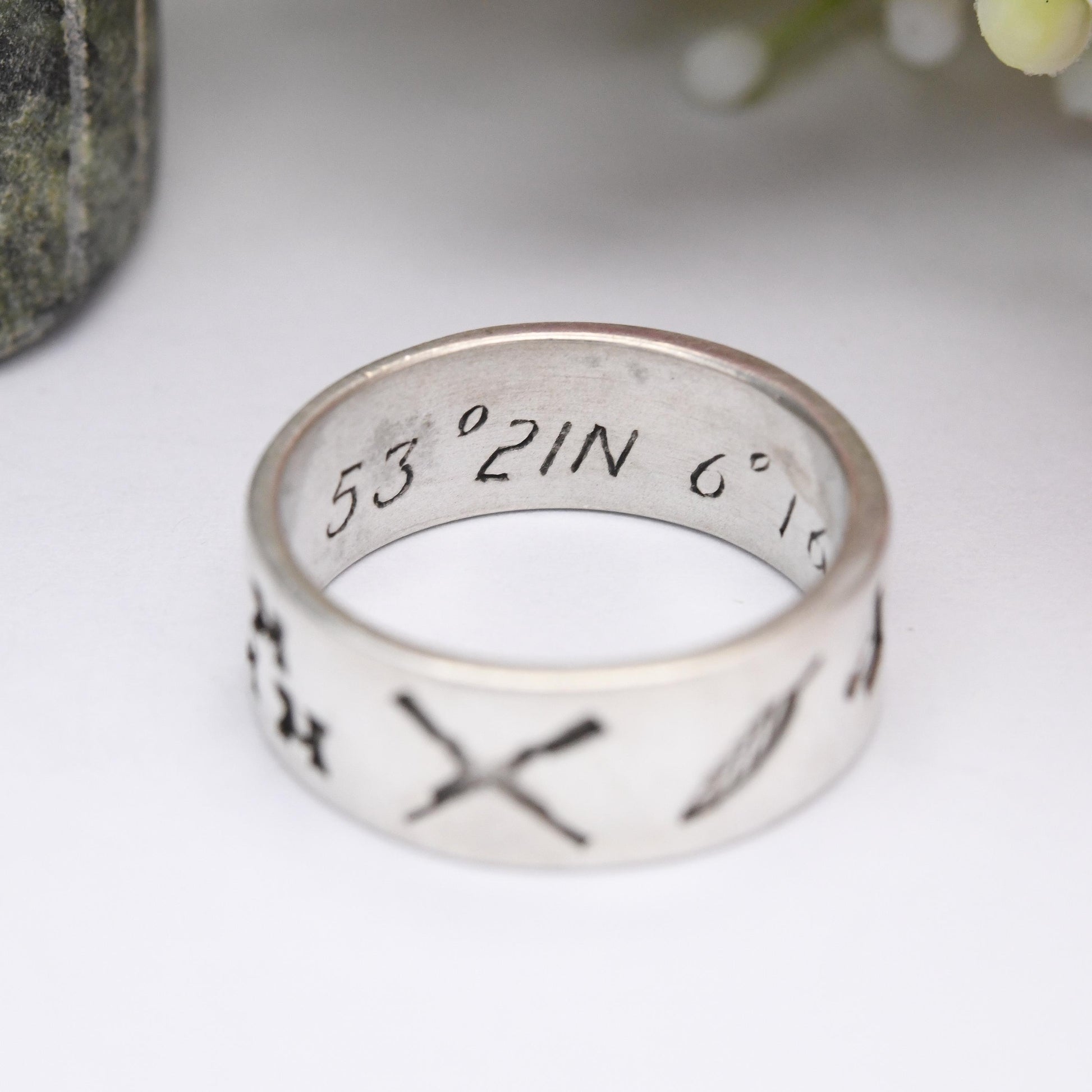 Vintage Silver Symbols Band Ring - Stamps Lion Rampant Feather Crossed Rifles Hidden Message Coordinates | UK Size - M 1/2 | US Size - 6 1/2