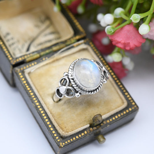 Vintage Sterling Silver Moonstone Ring - Pretty Rope Twist Bezel Cabochon Gemstone | Open Flower Shoulders | UK Size - N 1/2 | US Size - 7