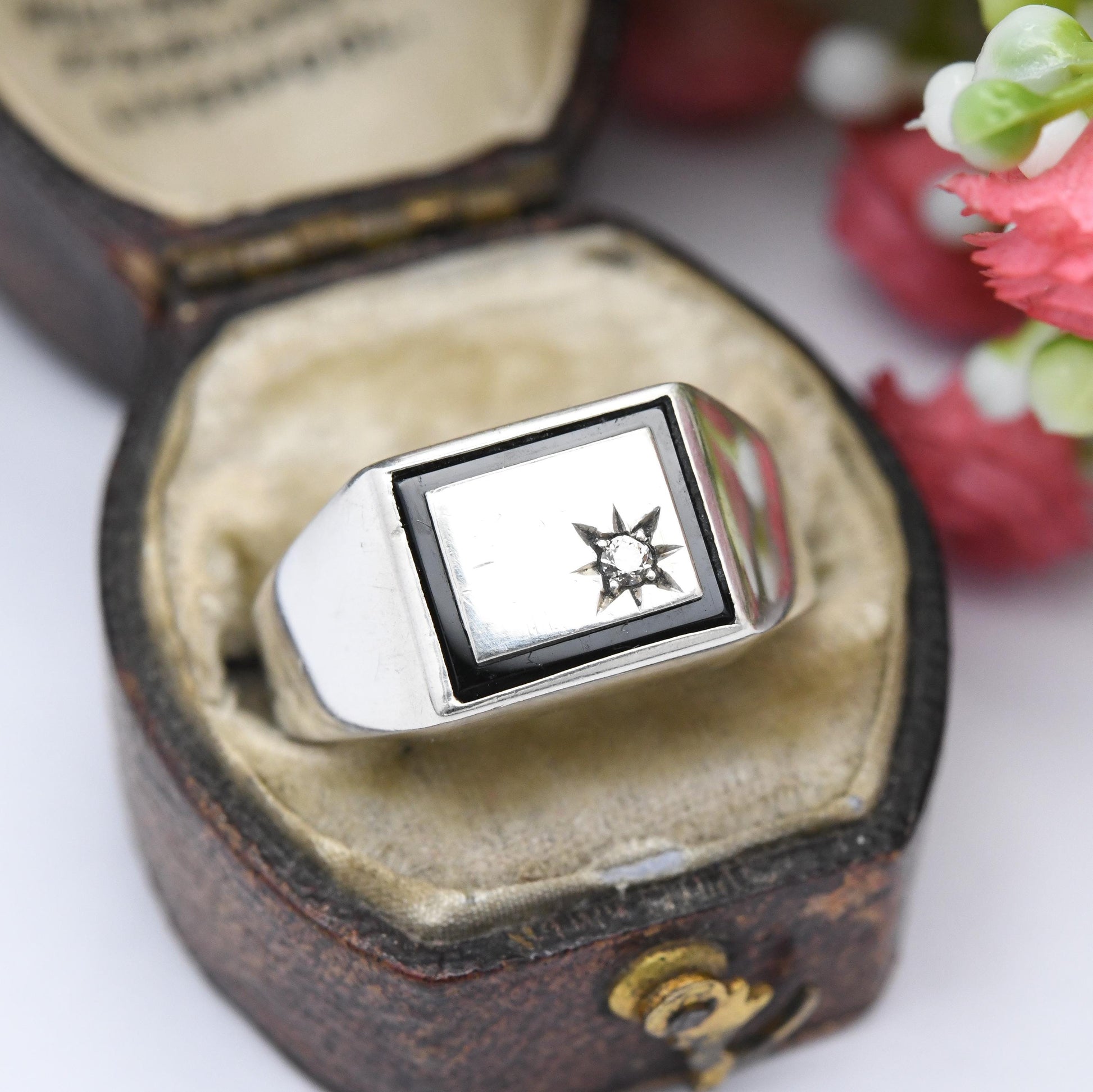 Vintage Sterling Silver Signet Ring Onyx Border Star Stone - Unisex Everyday Mid-Century Modern Ring | UK Size - O 1/2 | US Size - 7 1/2