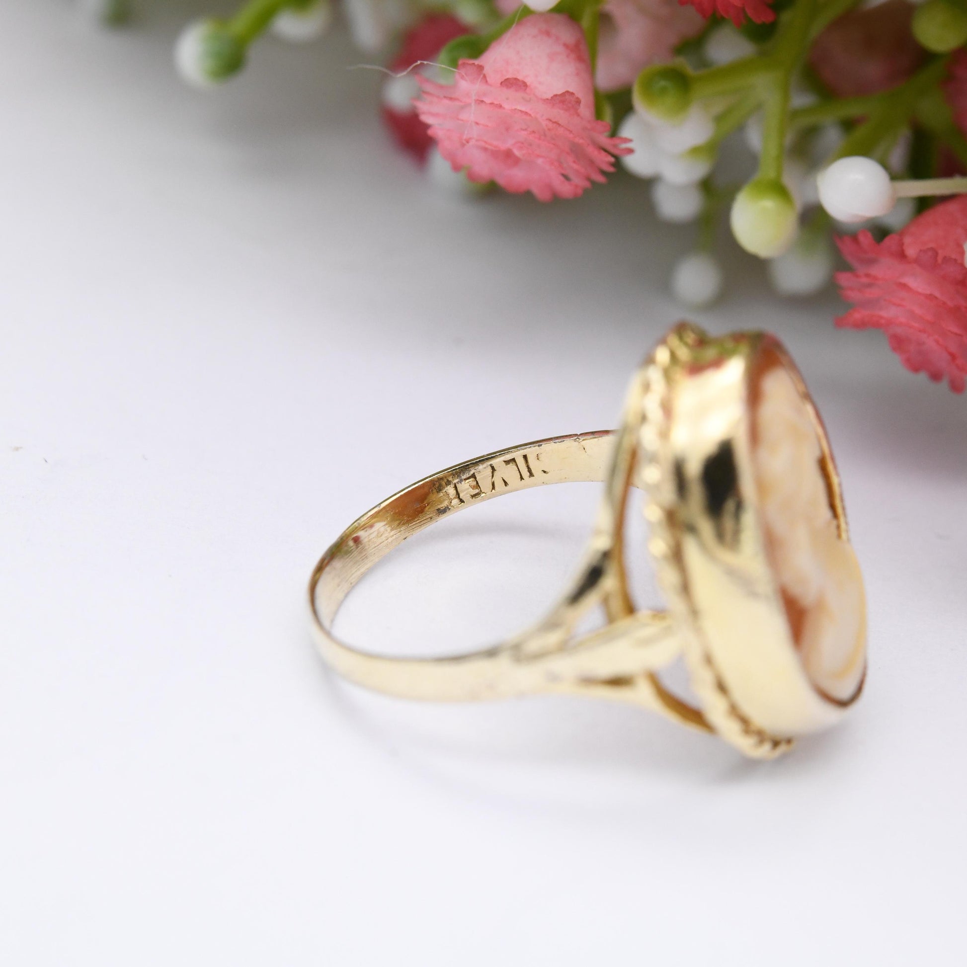 Vintage Gold Plated Sterling Silver Cameo Ring - Rope Twist Bezel Pretty Classical Woman's Face Profile | UK Size - Q 1/2 | US Size - 8 1/2