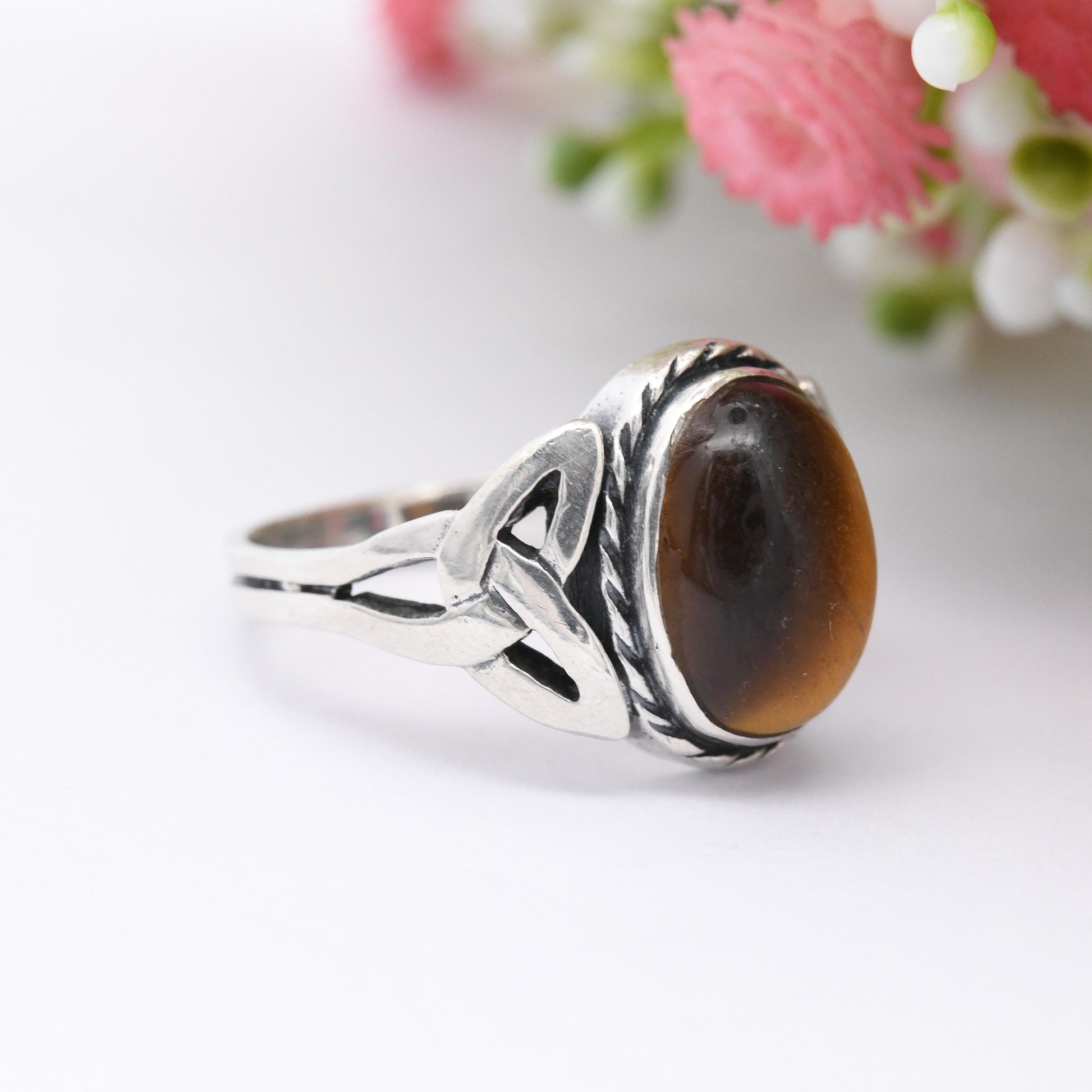 Vintage Sterling Silver Tiger's Eye Ring with Celtic Knot Triquetra Shoulders - Mid-Century Oval Cabochon | UK Size - O 1/2 US Size - 7 1/2