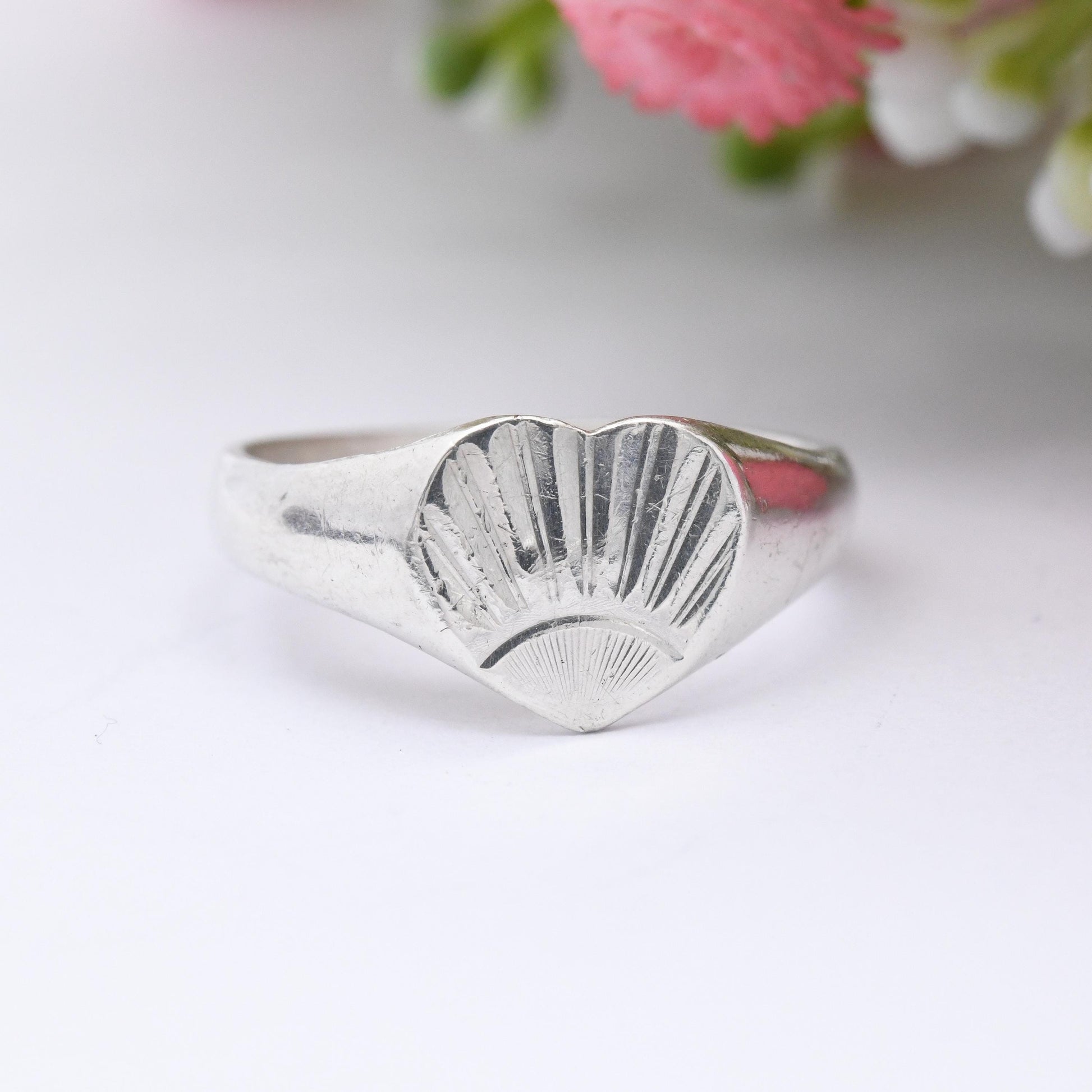 Vintage Sterling Silver Heart Signet Ring with Sunrise Sunset - Everyday Minimal Silver Love Heart Gift | UK Size - M | US Size - 6 1/4