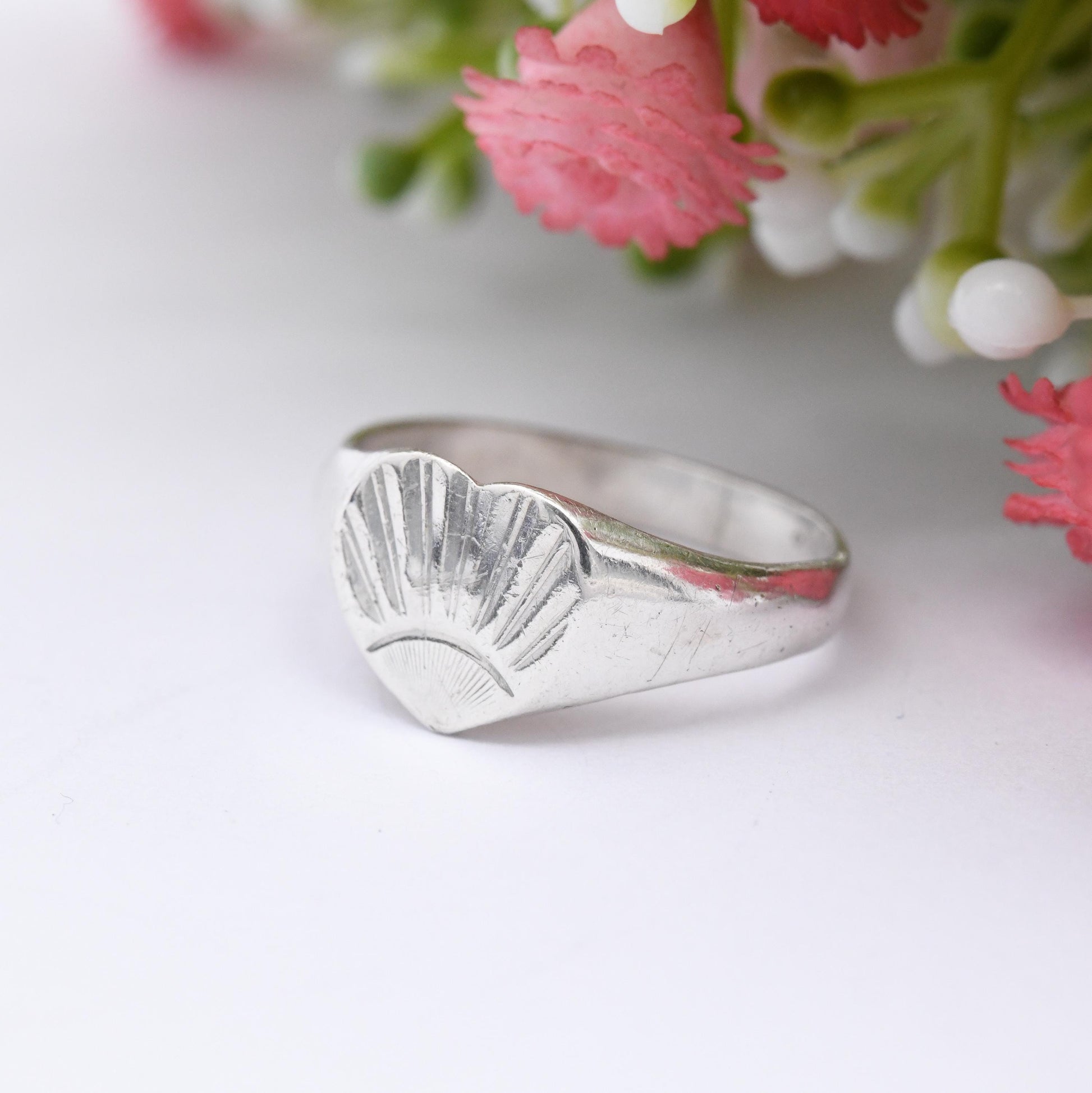 Vintage Sterling Silver Heart Signet Ring with Sunrise Sunset - Everyday Minimal Silver Love Heart Gift | UK Size - M | US Size - 6 1/4