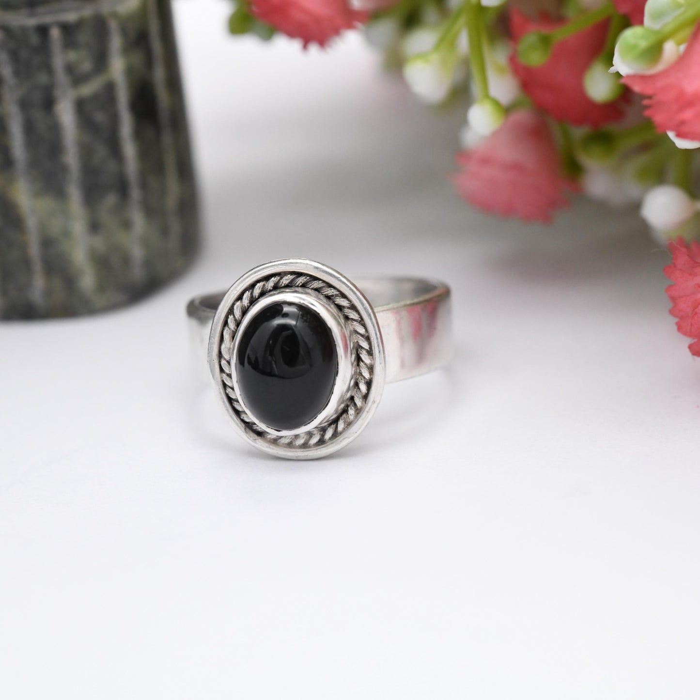 Vintage Sterling Silver Onyx Ring with Rope Twist Bezel - Chunky Black Stone Cabochon Unisex Ring | UK Size - P | US Size - 7 1/2