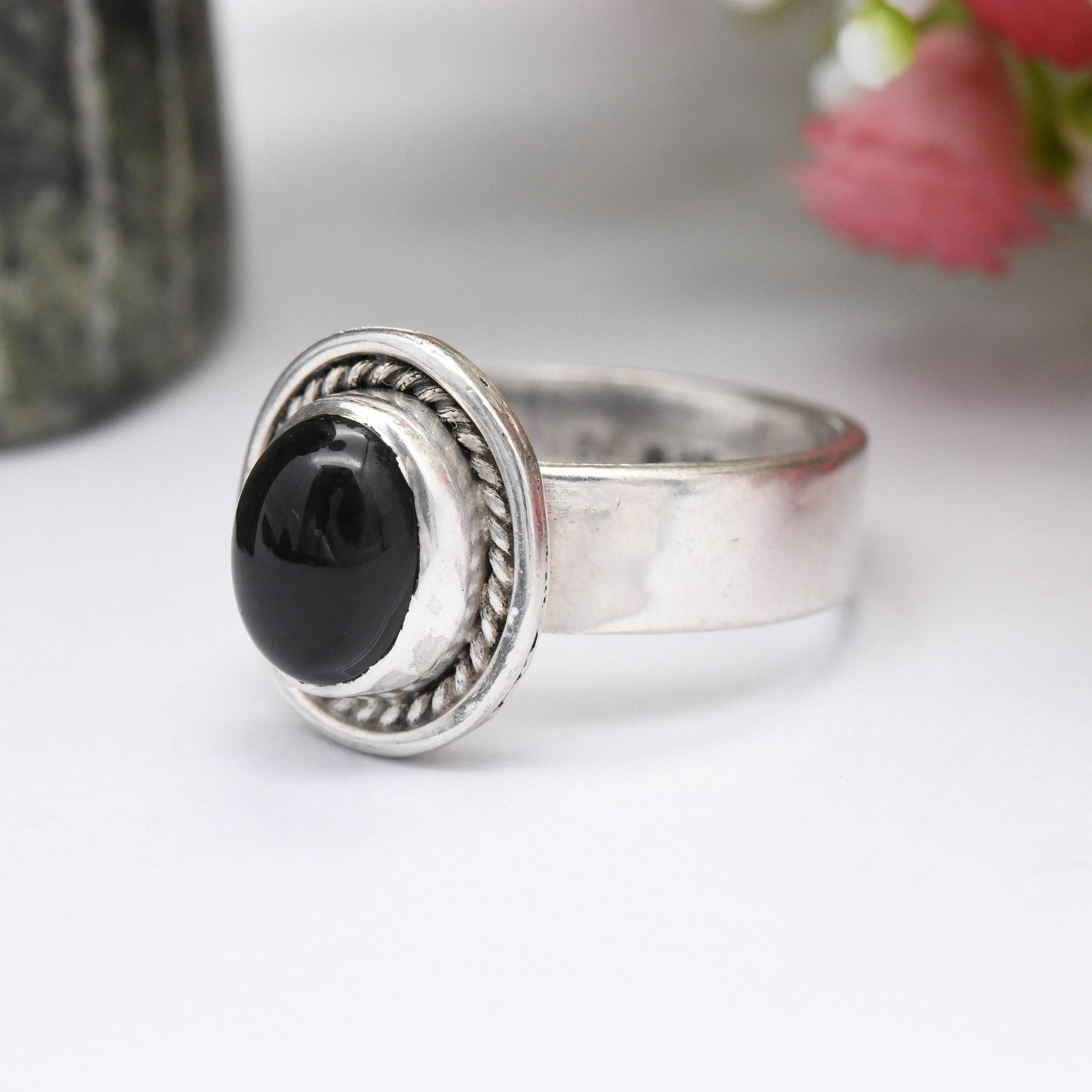 Vintage Sterling Silver Onyx Ring with Rope Twist Bezel - Chunky Black Stone Cabochon Unisex Ring | UK Size - P | US Size - 7 1/2