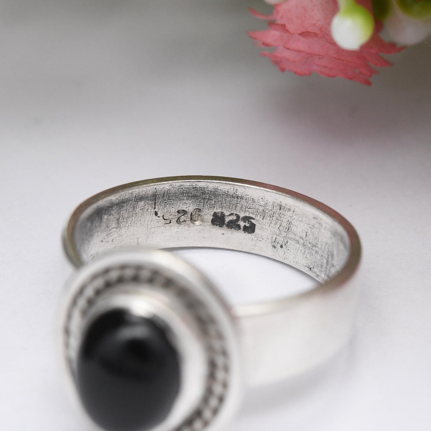 Vintage Sterling Silver Onyx Ring with Rope Twist Bezel - Chunky Black Stone Cabochon Unisex Ring | UK Size - P | US Size - 7 1/2