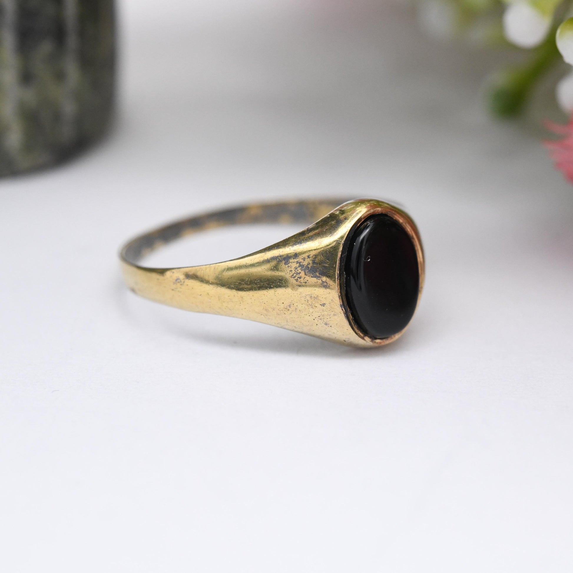 Vintage Gold Plated Sterling Silver Onyx Signet Ring - Unisex Jewellery Gift for Him Middle Finger Ring | UK Size - R 1/2 | US Size - 8 3/4