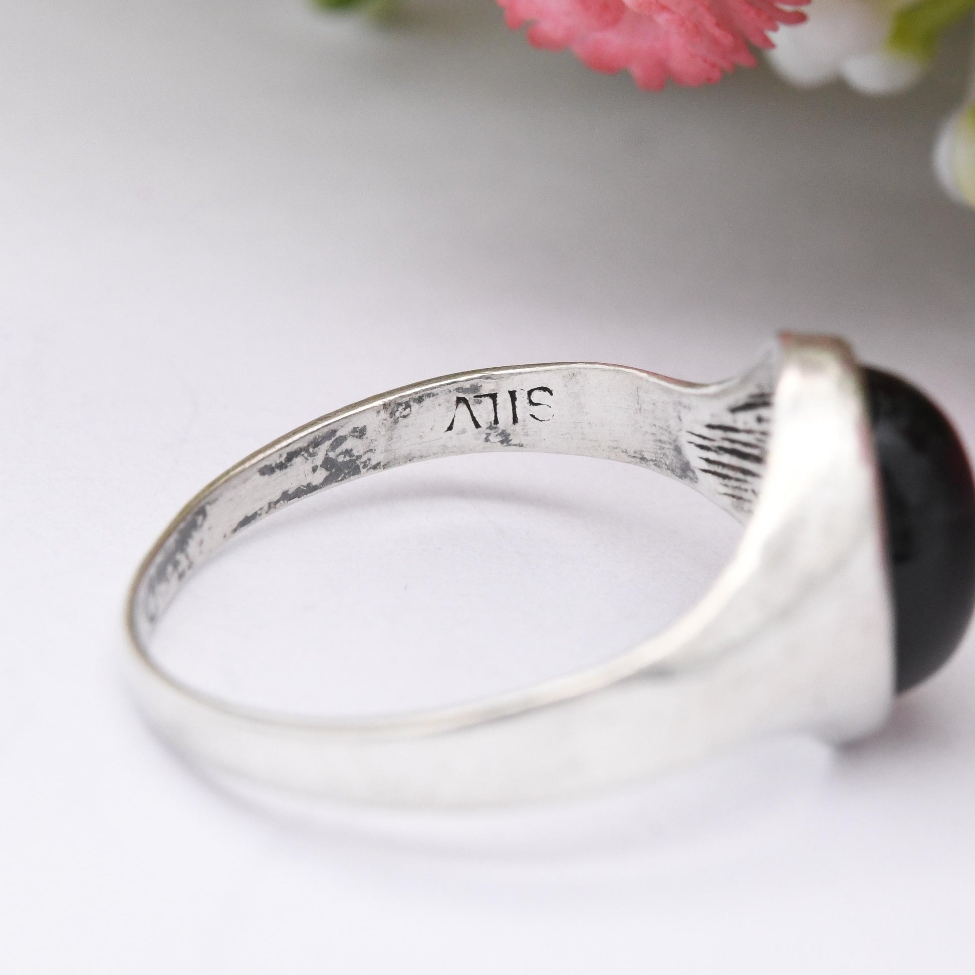 Vintage Sterling Silver Onyx Signet Ring - Black Gemstone Unisex Jewellery | Everyday Silver Ring | UK Size - R 1/2 | US Size - 9
