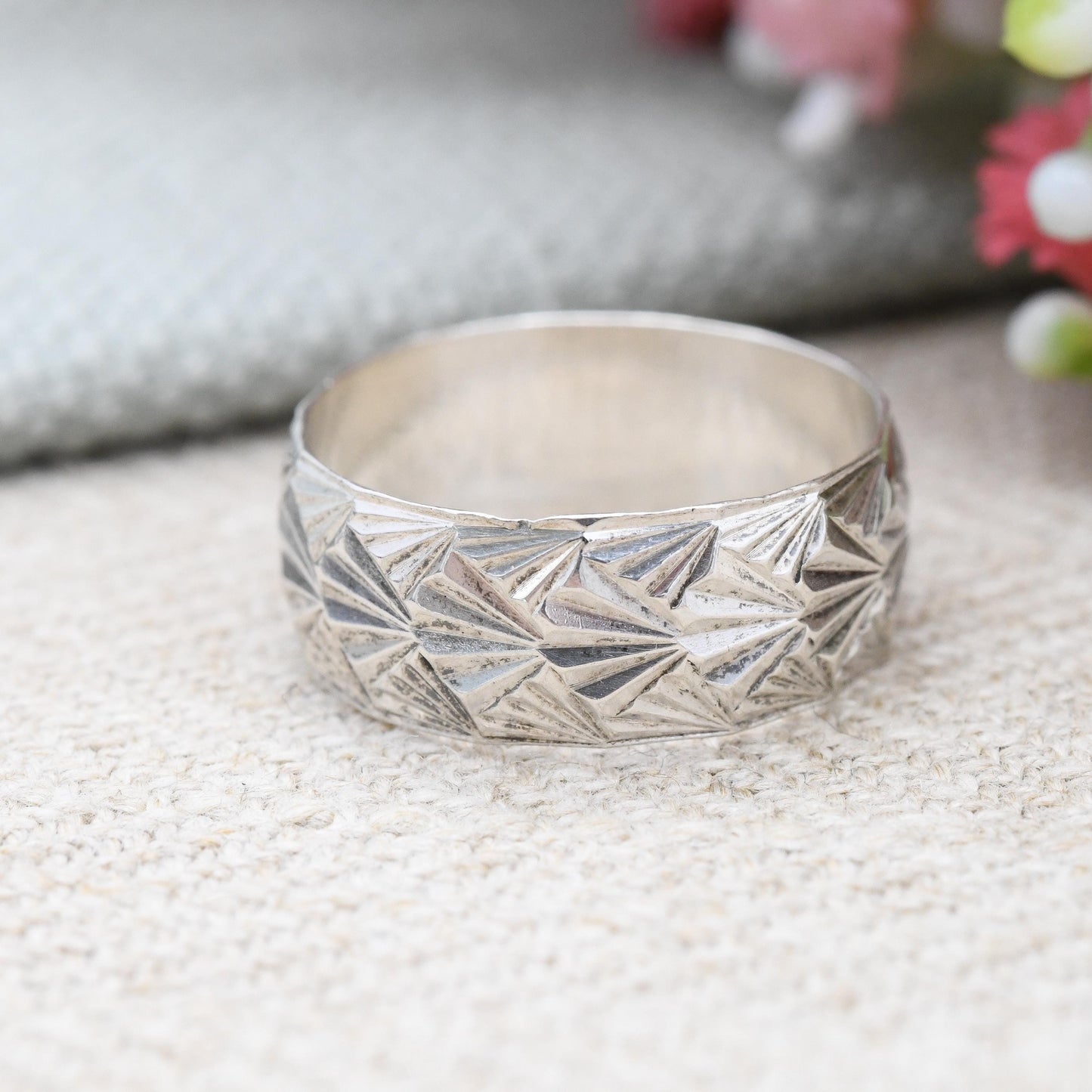 Vintage Sterling Silver Textured Band Ring with Art Deco Fan Design - Unisex Textured Silver | UK Size - M | US Size - 6 1/4