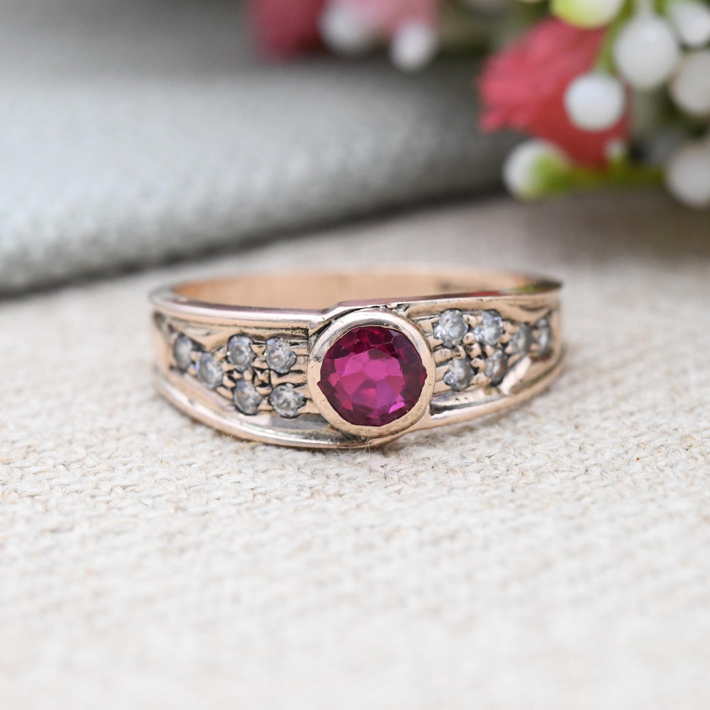 Vintage 9ct Gold Ruby Ring with Clear Side Stones 1999 - Y2K Statement Gold Faceted Solitaire Ring Rose Gold | UK Size - N | US Size - 6 1/2