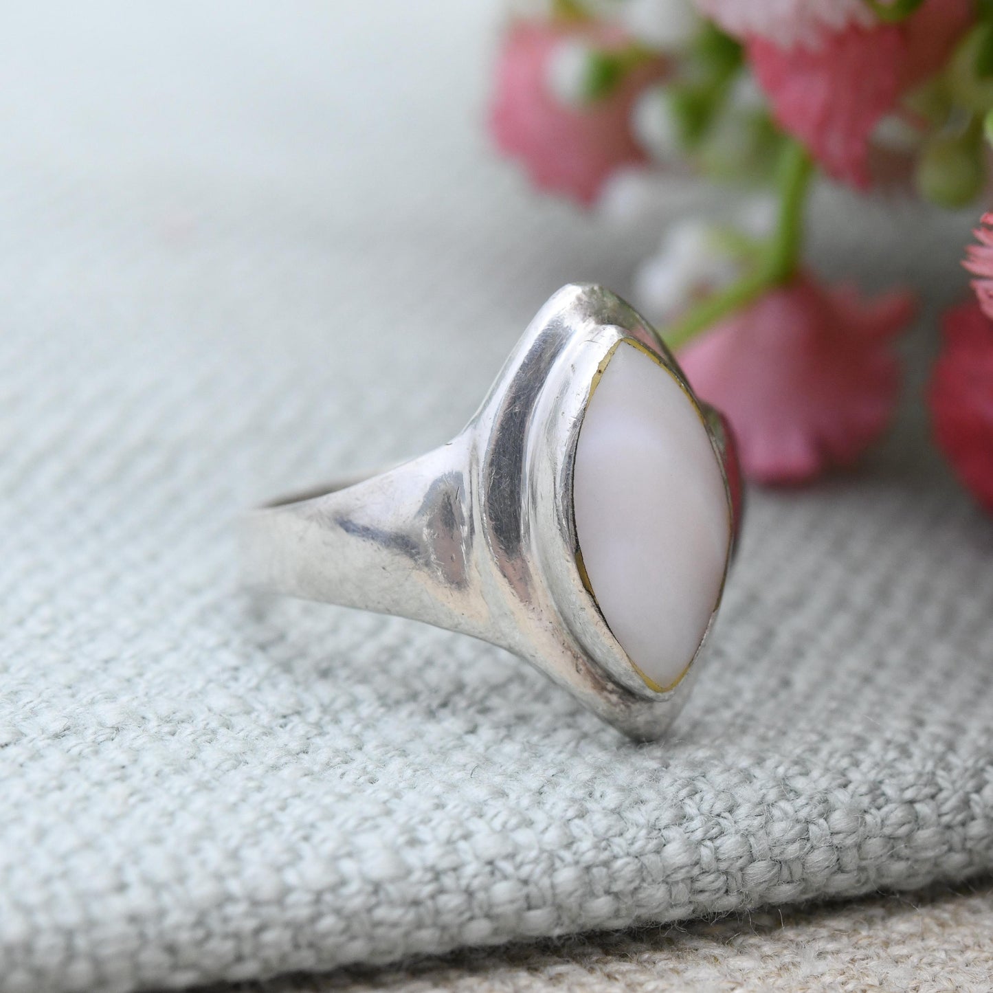 Vintage Sterling Silver Mother of Pearl Ring - Pretty Minimal Everyday Silver Marquise Solitaire Jewellery | UK Size - N 1/2 | US Size - 7