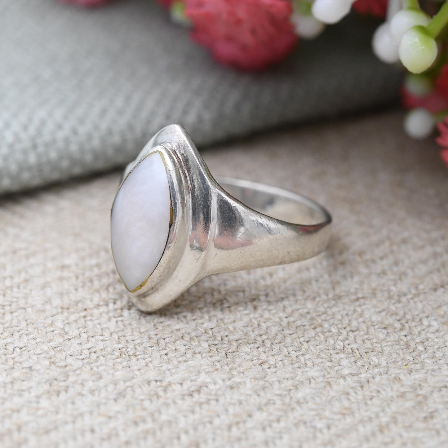 Vintage Sterling Silver Mother of Pearl Ring - Pretty Minimal Everyday Silver Marquise Solitaire Jewellery | UK Size - N 1/2 | US Size - 7