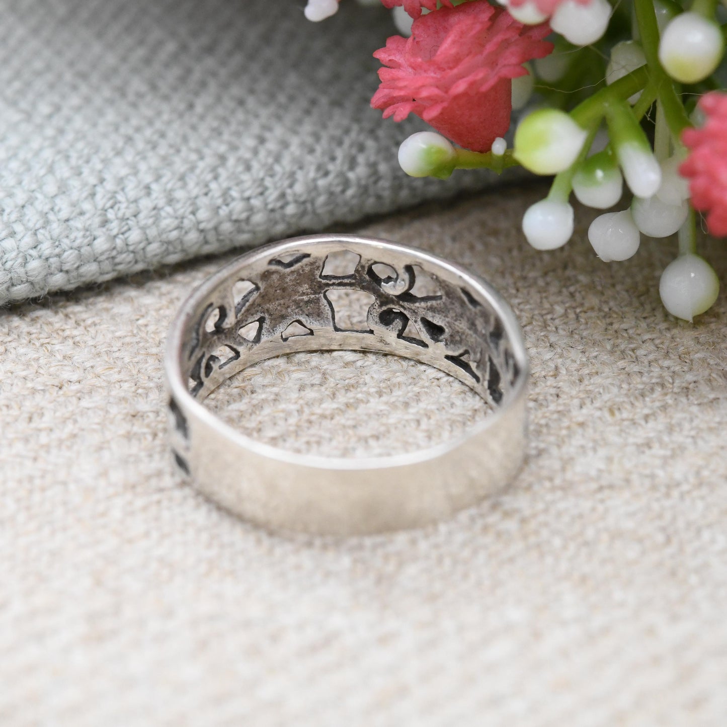 Sterling Silver Openwork Scrolling Flower Band Ring - Pretty Floral Silver Jewellery Gift for Her | UK Size - O 1/2 | US Size - 7 1/2