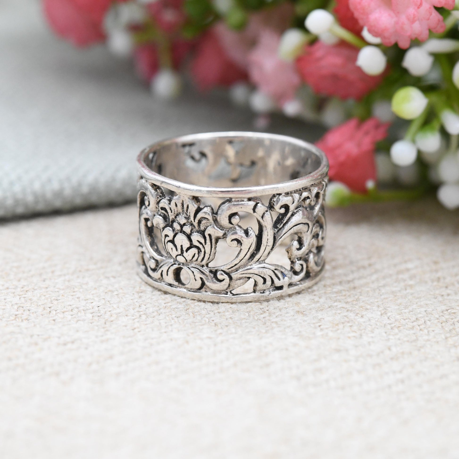 Vintage Sterling Silver Floral Openwork Scrolling Band Ring - Wide Band Flowers Leaves Design | UK Size - O | US Size - 7