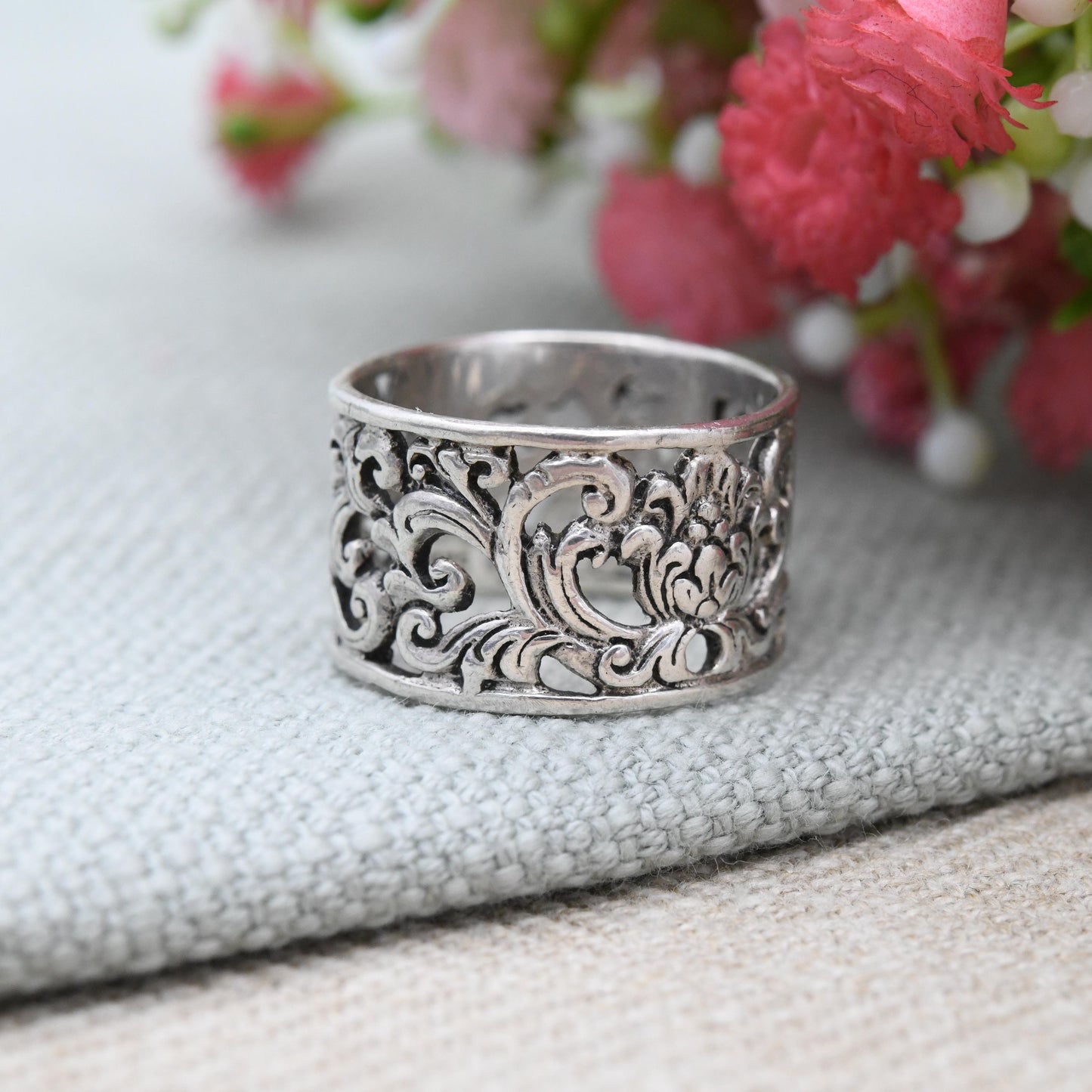 Vintage Sterling Silver Floral Openwork Scrolling Band Ring - Wide Band Flowers Leaves Design | UK Size - O | US Size - 7