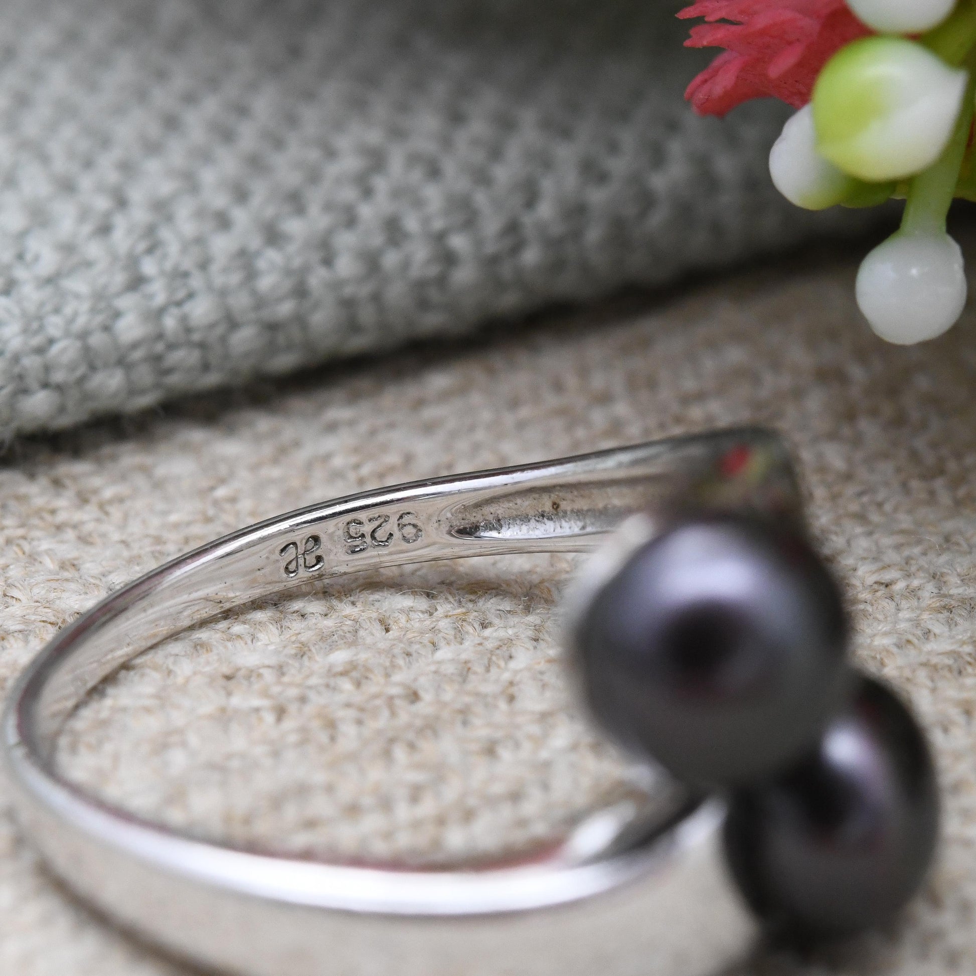 Honora Sterling Silver Peacock Pearl Ring Bypass Two Stones - Deep Purple Cultured Pearl Designer Brand | UK Size - M 1/2 | US Size - 6 1/2