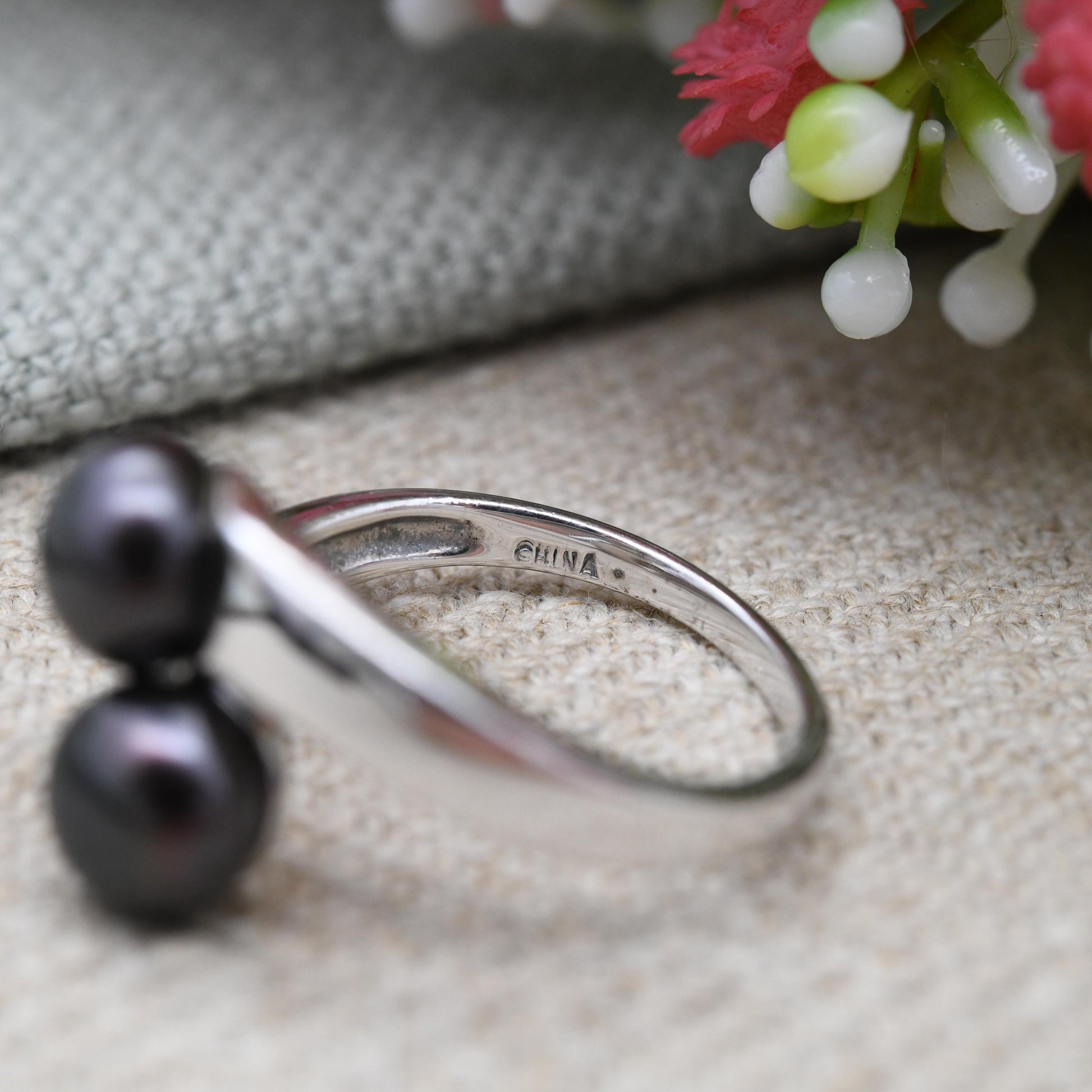 Honora Sterling Silver Peacock Pearl Ring Bypass Two Stones - Deep Purple Cultured Pearl Designer Brand | UK Size - M 1/2 | US Size - 6 1/2