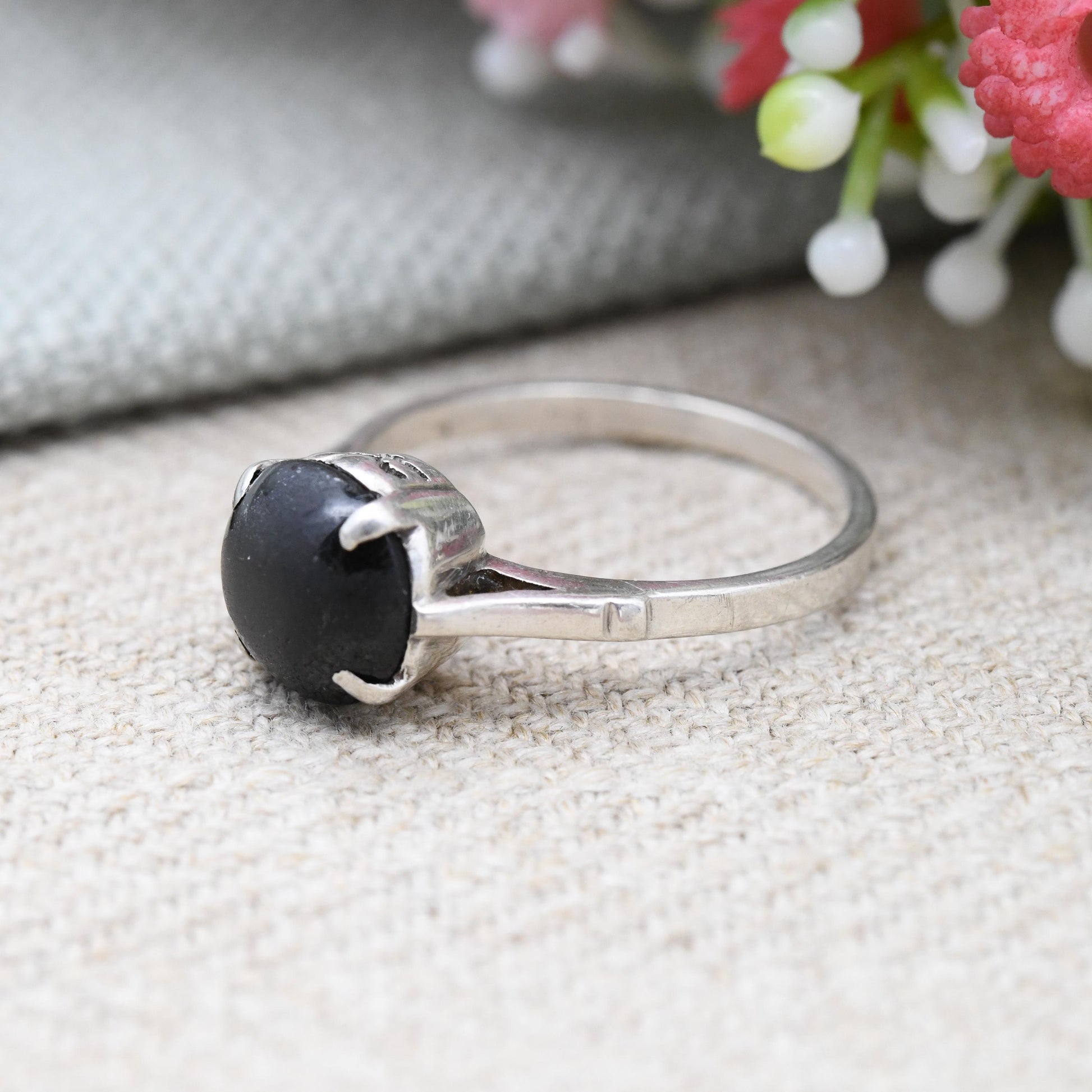 Vintage Sterling Silver Black Stone Ring - Round Cabochon Gemstone | Unisex Statement Ring | UK Size - P | US Size - 7 1/2