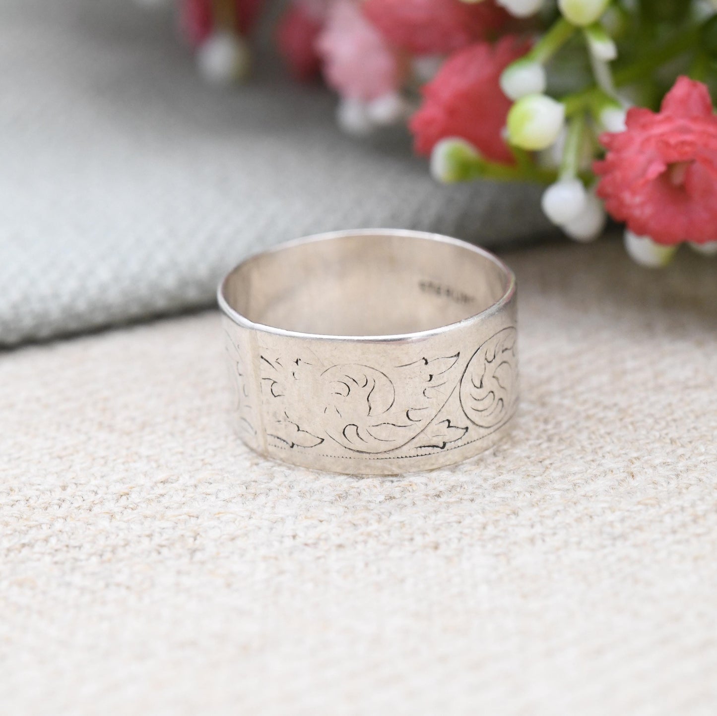 Vintage Sterling Silver Engraved Band Ring - Engraved Scrolling Pattern | Floral Leaf Unisex Wide Band | UK Size - M | US Size - 6