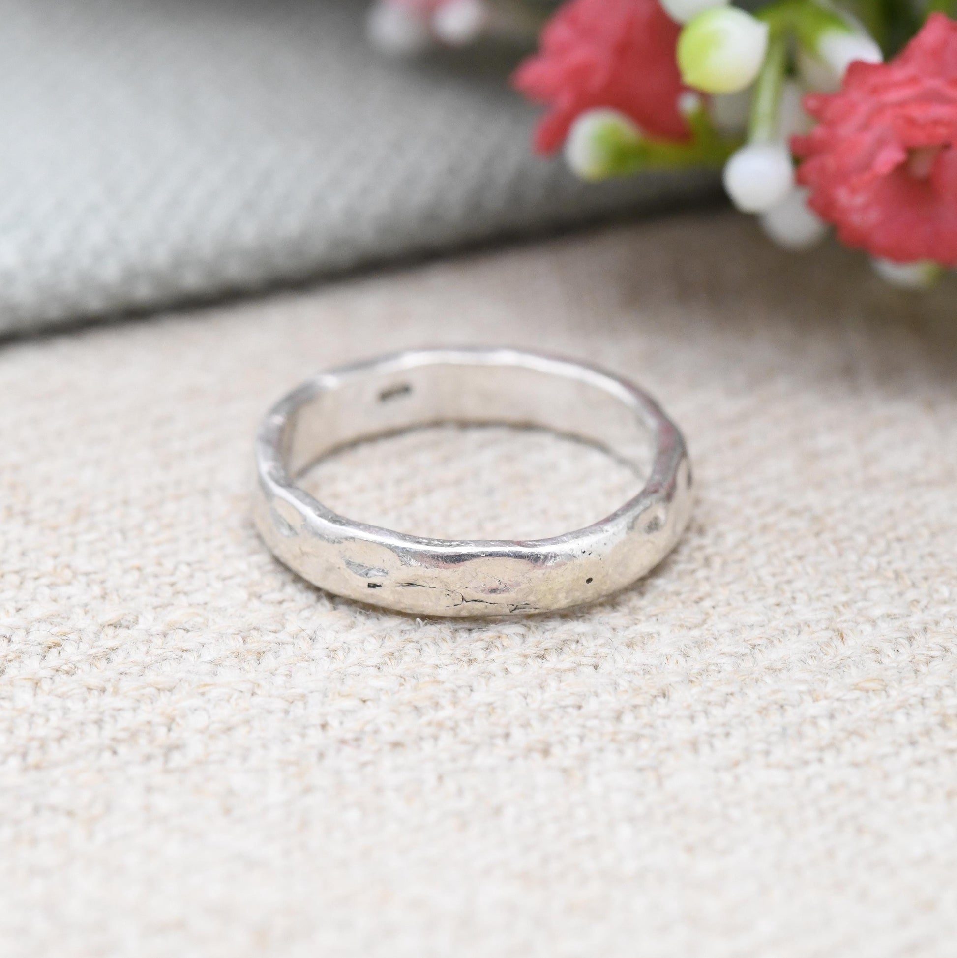 Vintage Sterling Silver Hammered Band Ring - Minimalist Textured Band | Stacking Ring | Small Unisex Ring | UK Size - H | US Size - 3 3/4