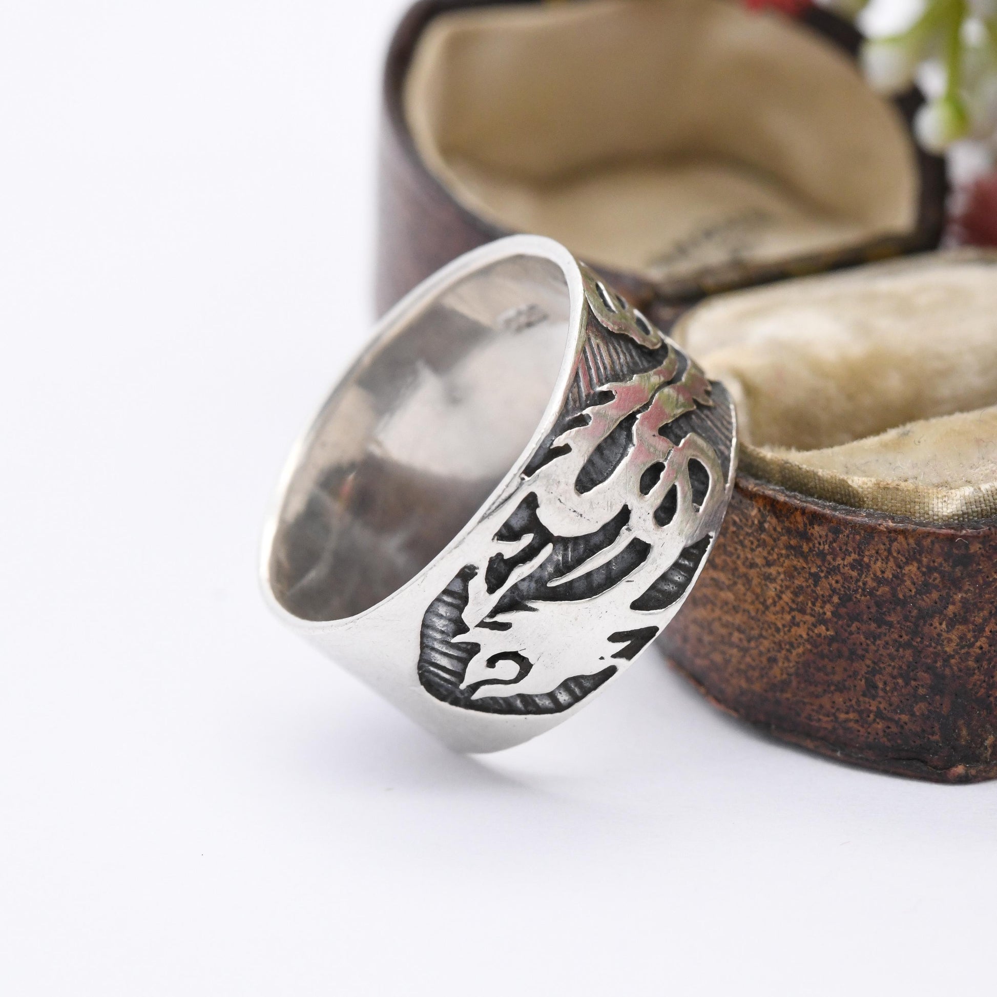 Vintage Sterling Silver Chinese Dragon Band Ring - Chunky Unisex Silver Wide Band | UK Size - S | US Size - 9