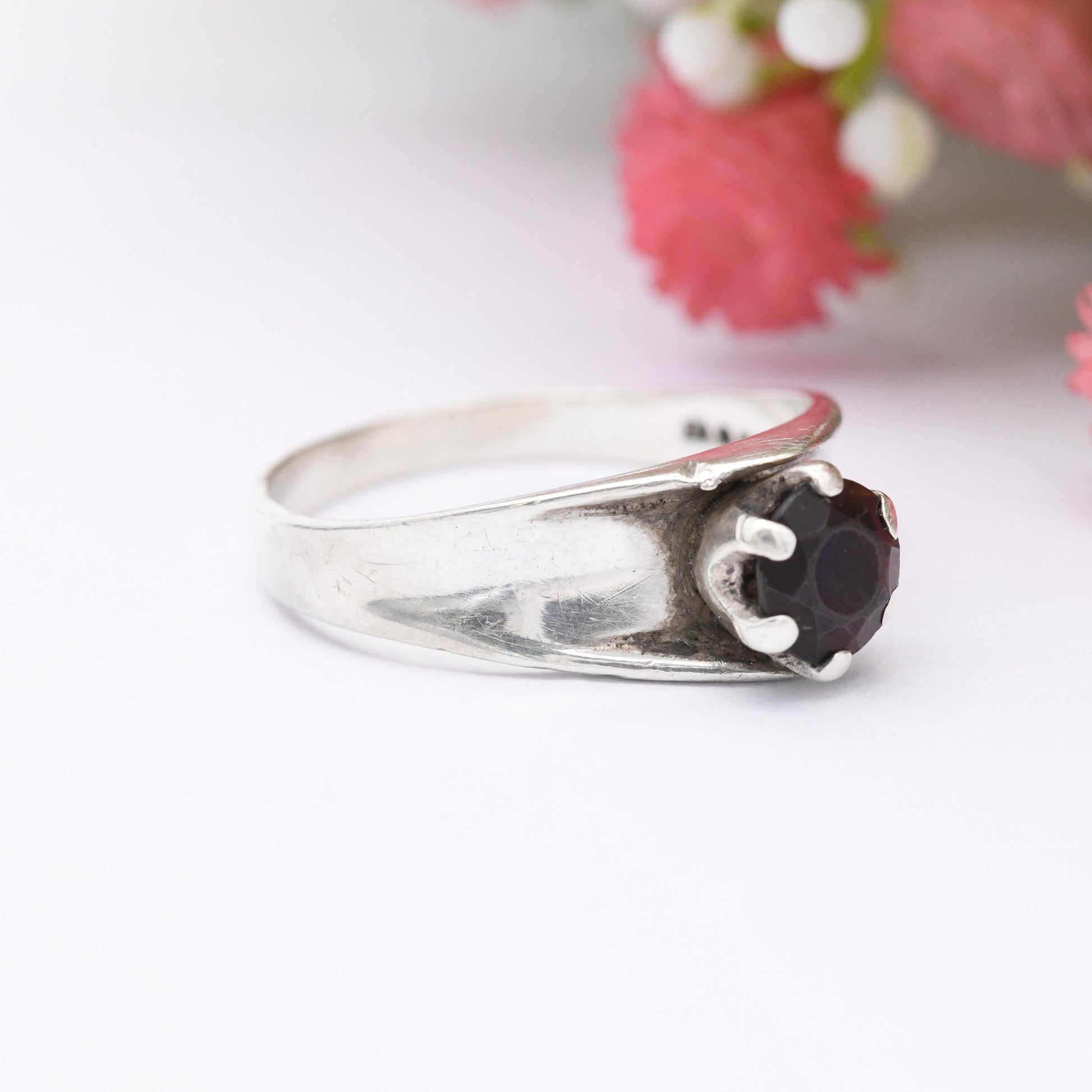 Vintage Sterling Silver Garnet Solitaire Ring 1975 - Chunky Mid-Century Gemstone Jewellery | UK Size - R | US Size - 8 1/2