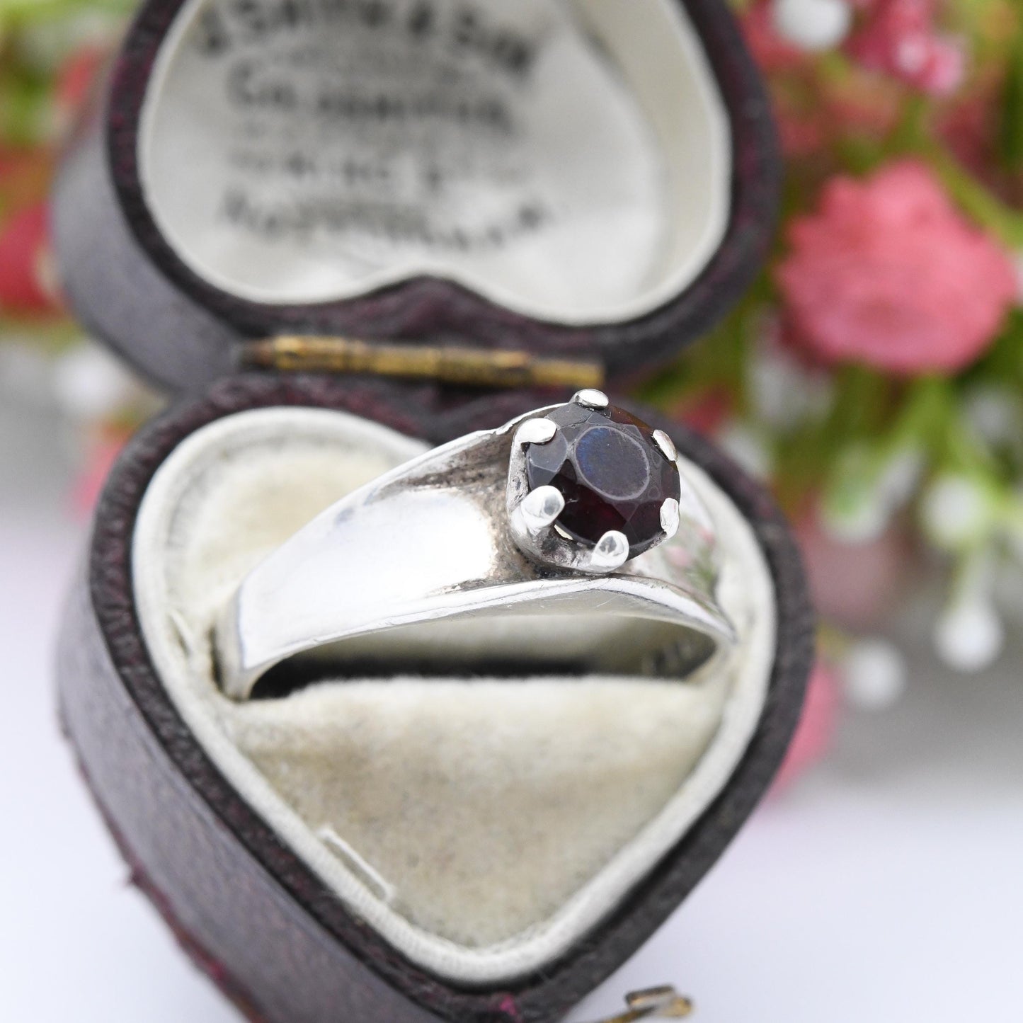 Vintage Sterling Silver Garnet Solitaire Ring 1975 - Chunky Mid-Century Gemstone Jewellery | UK Size - R | US Size - 8 1/2