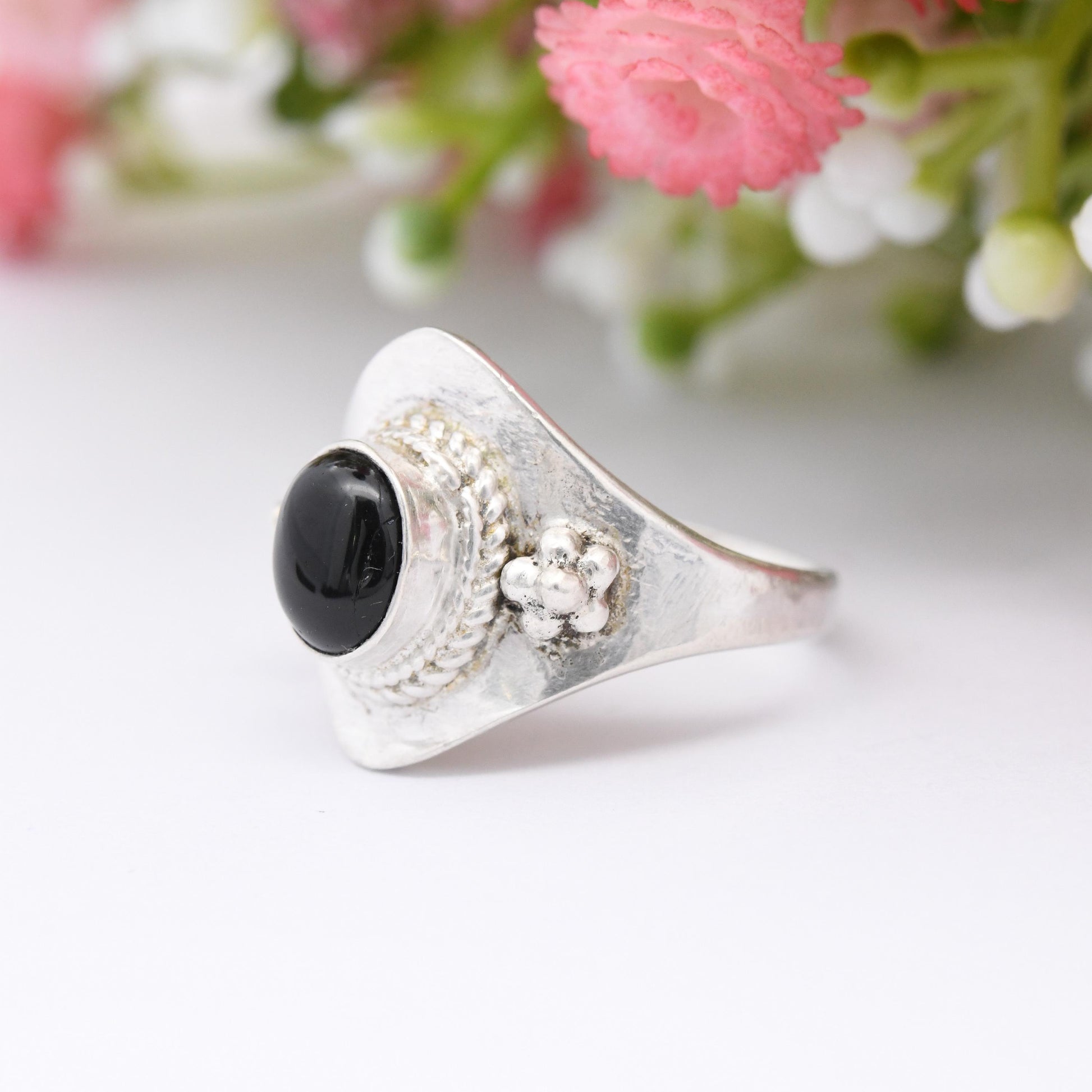 Vintage Sterling Silver Onyx Ring with Rope Twist Bezel and Ball Design - Cabochon Black Gemstone | UK Size - M 1/2 | US Size - 6 1/2