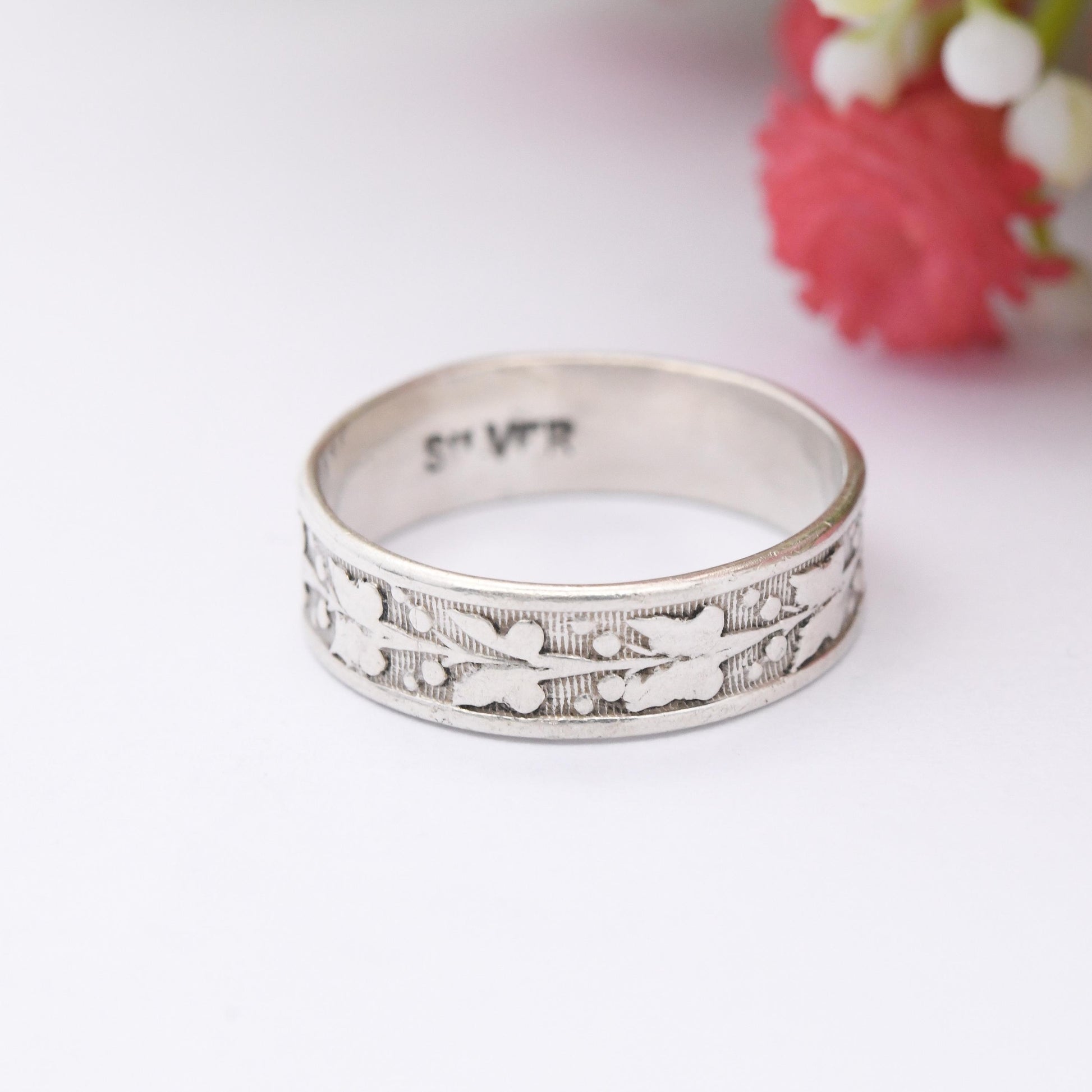 Vintage Sterling Silver Band Ring with Leaf Design - Small Antique Style Unisex Pinkie Midi Ring | UK Size - J 1/2 | US Size - 5