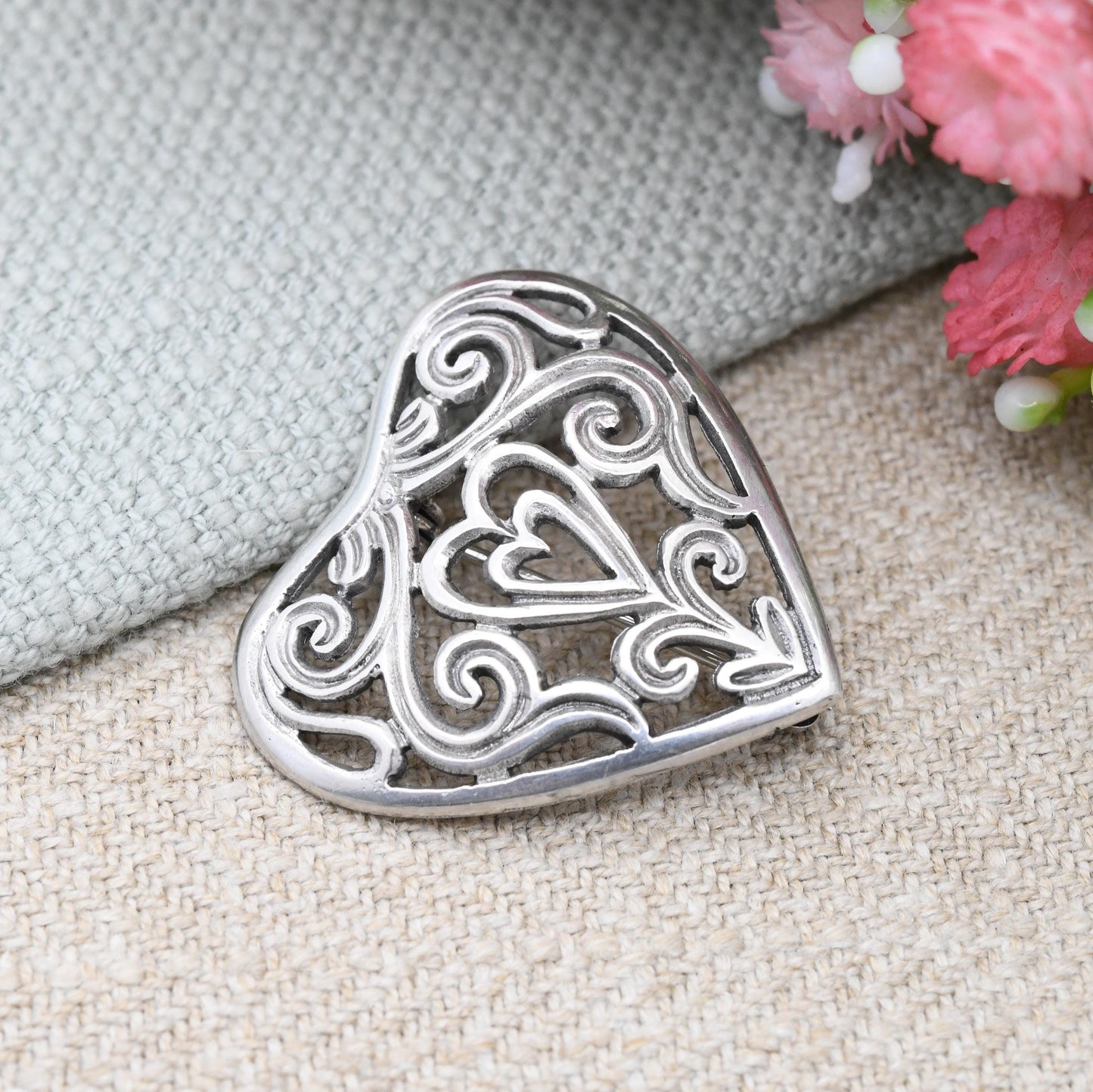 Vintage Sterling Silver Love Heart Brooch with Ornate Openwork Design - Pretty Minimalist Silver Jewellery | Gift for Sister for Girlfriend