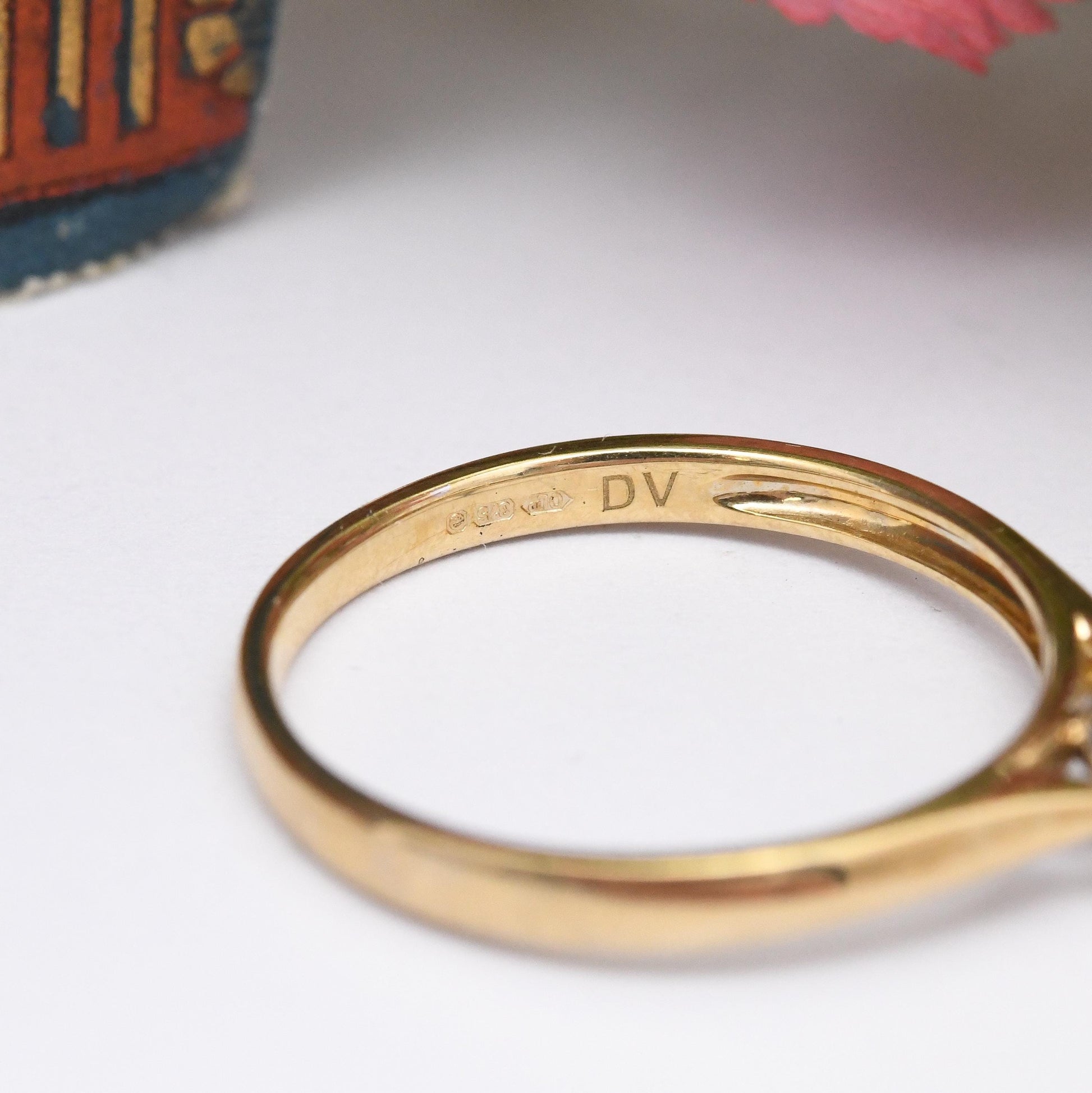 Vintage 9ct Gold and Diamond Cluster Ring - Illusion Solitaire Stone Engagement | Pretty Gift for Her | UK Size - O | US Size - 7 1/4