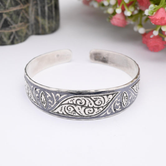 Vintage Soviet Silver Kubachi Niello Bangle Bracelet - Floral Design | Collectable 20th Century Silver Jewellery | Open Back