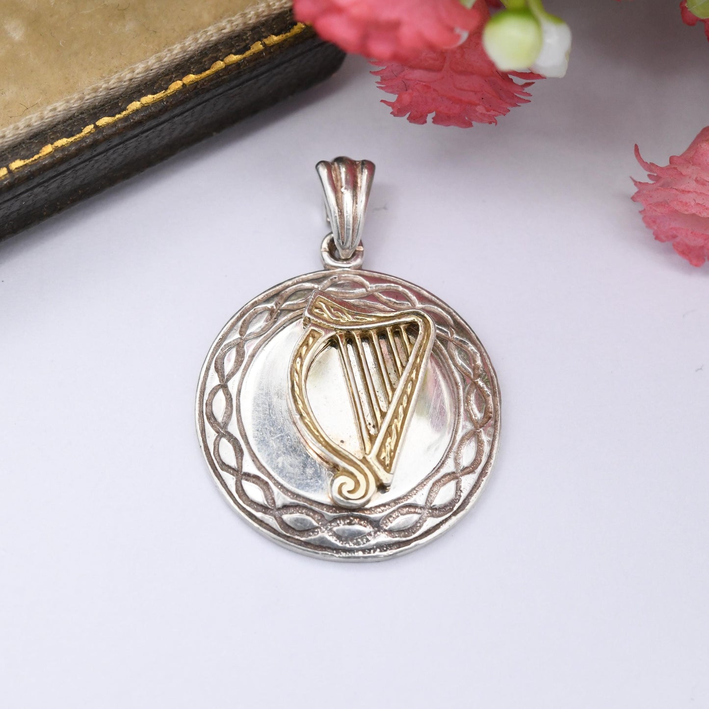 Vintage Celtic Harp Sterling Silver Pendant Necklace - Gold Plated Cláirseach Clàrsach Telyn | Knot Border | Souvenir Gift Necklace Charm