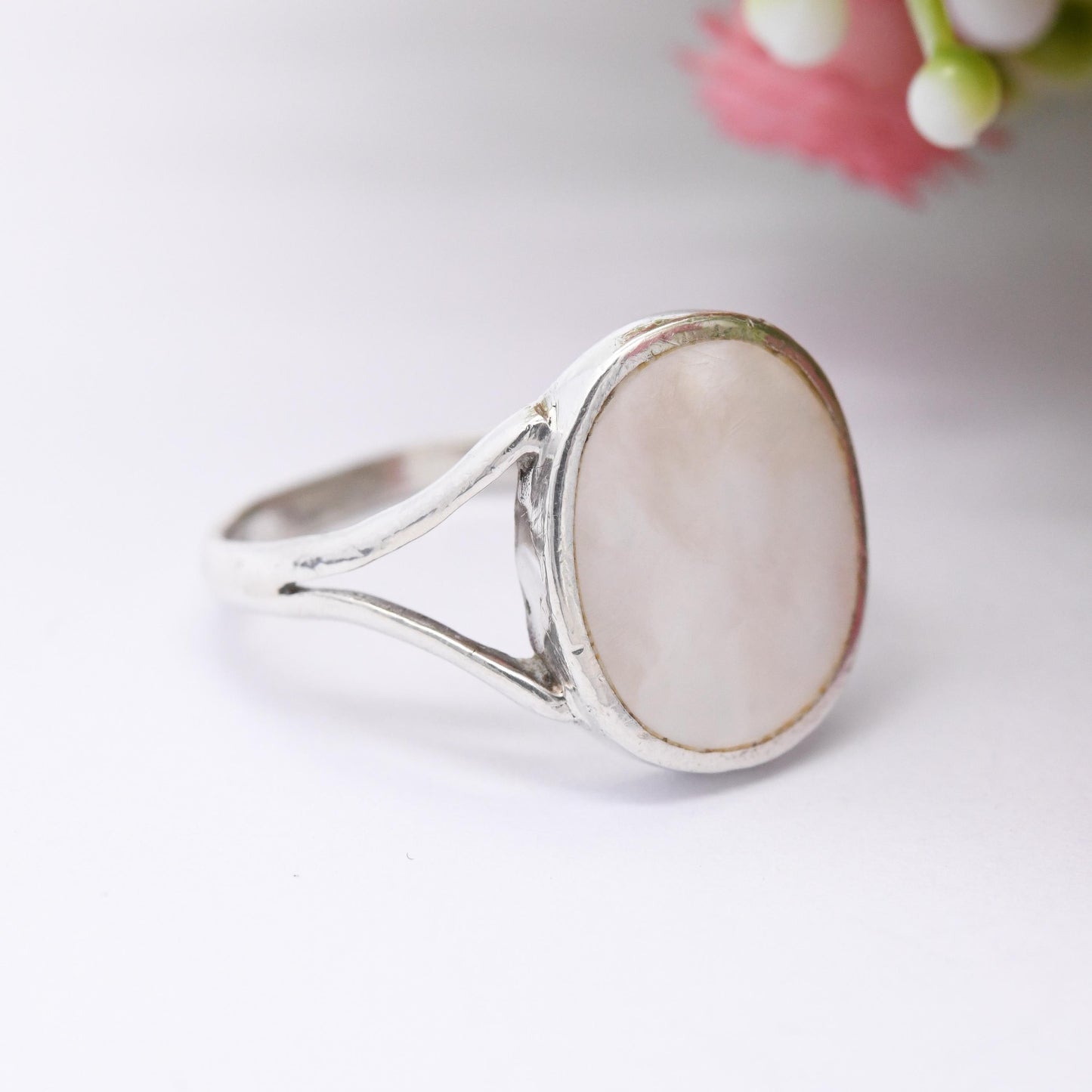 Vintage Sterling Silver Mother of Pearl Ring - Large Oval Circle White Stone Ring | UK Size - L | US Size - 5 3/4