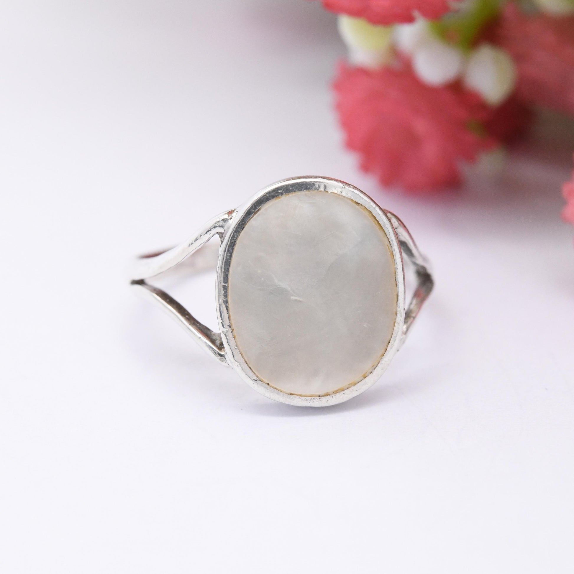 Vintage Sterling Silver Mother of Pearl Ring - Large Oval Circle White Stone Ring | UK Size - L | US Size - 5 3/4