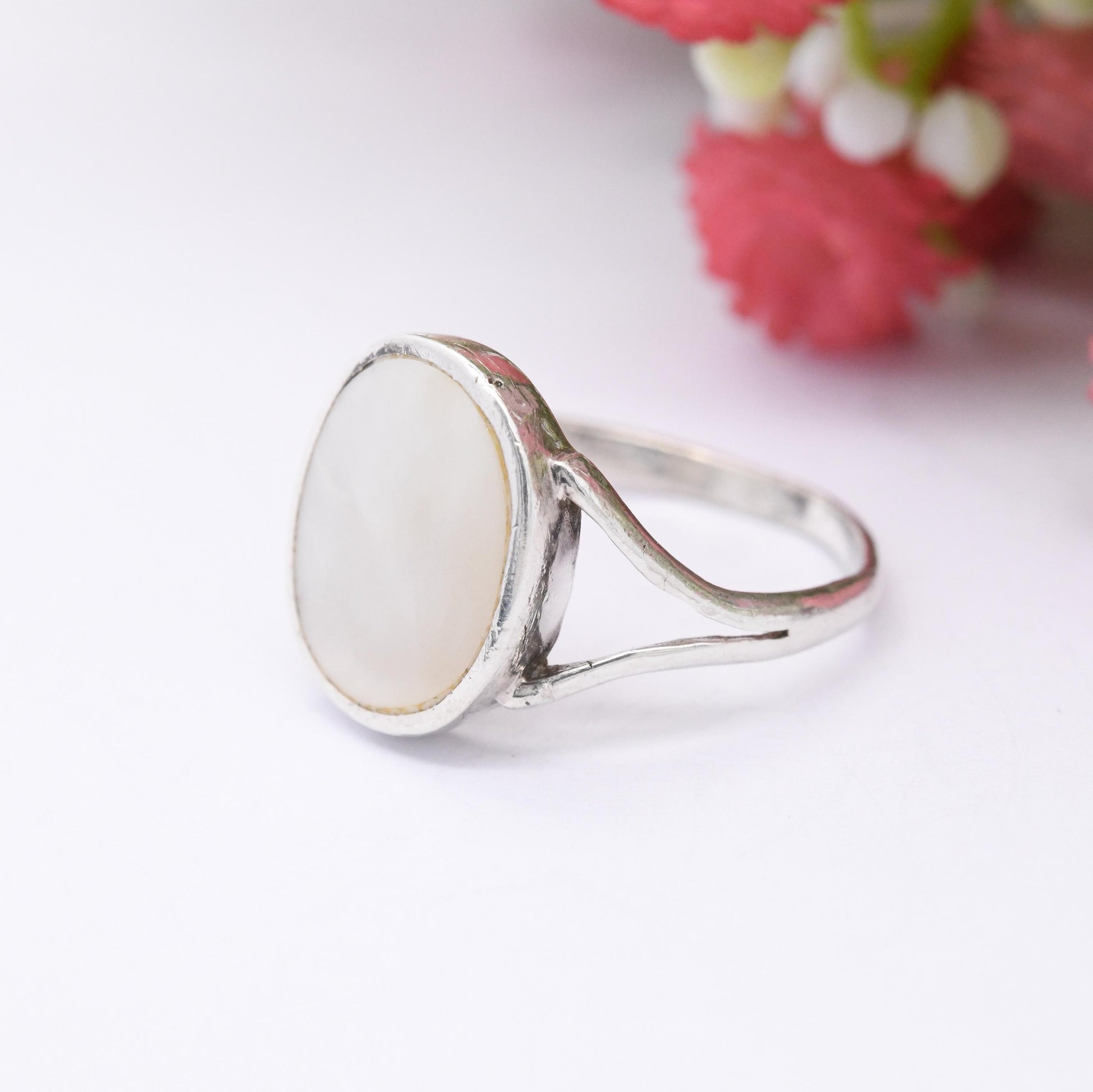 Vintage Sterling Silver Mother of Pearl Ring - Large Oval Circle White Stone Ring | UK Size - L | US Size - 5 3/4