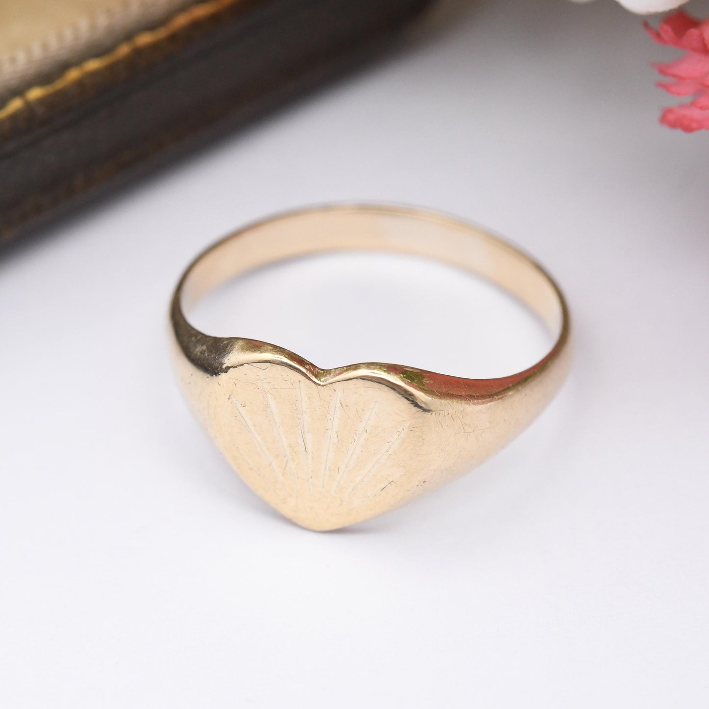 Vintage 9ct Gold Heart Signet Ring 1976 - Diamond Cut Pattern | Solid Gold Jewellery Unisex Gift for Her | UK Size - O 1/2 | US Size - 7 1/4