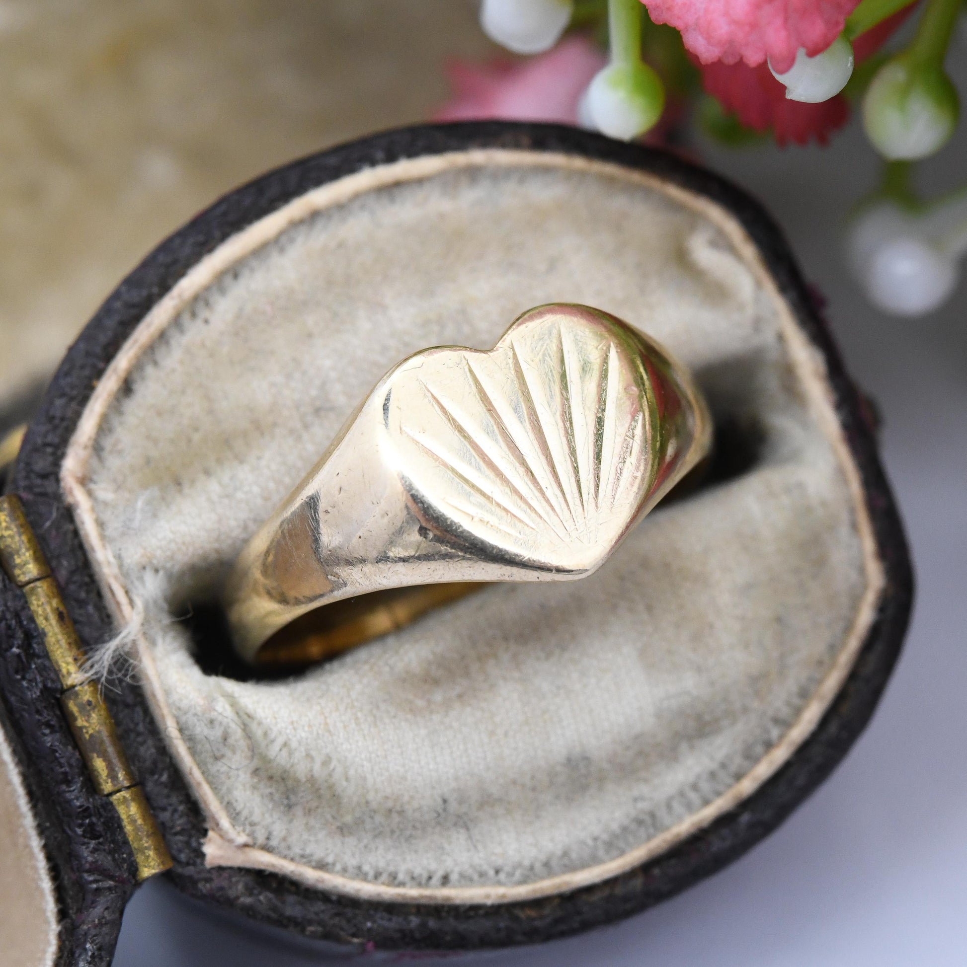 Vintage 9ct Gold Heart Signet Ring 1976 - Diamond Cut Pattern | Solid Gold Jewellery Unisex Gift for Her | UK Size - O 1/2 | US Size - 7 1/4