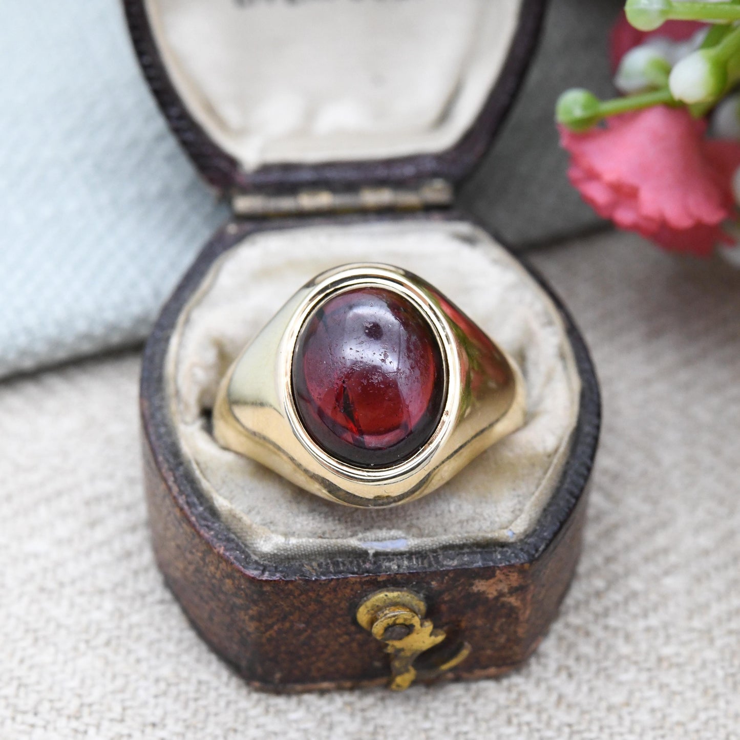 Vintage 9ct Gold Garnet Signet Ring - Large Cabochon Red Gemstone Ring Mid-Century | Men's Signet Ring | UK Size - P 1/2 | US Size - 7 3/4