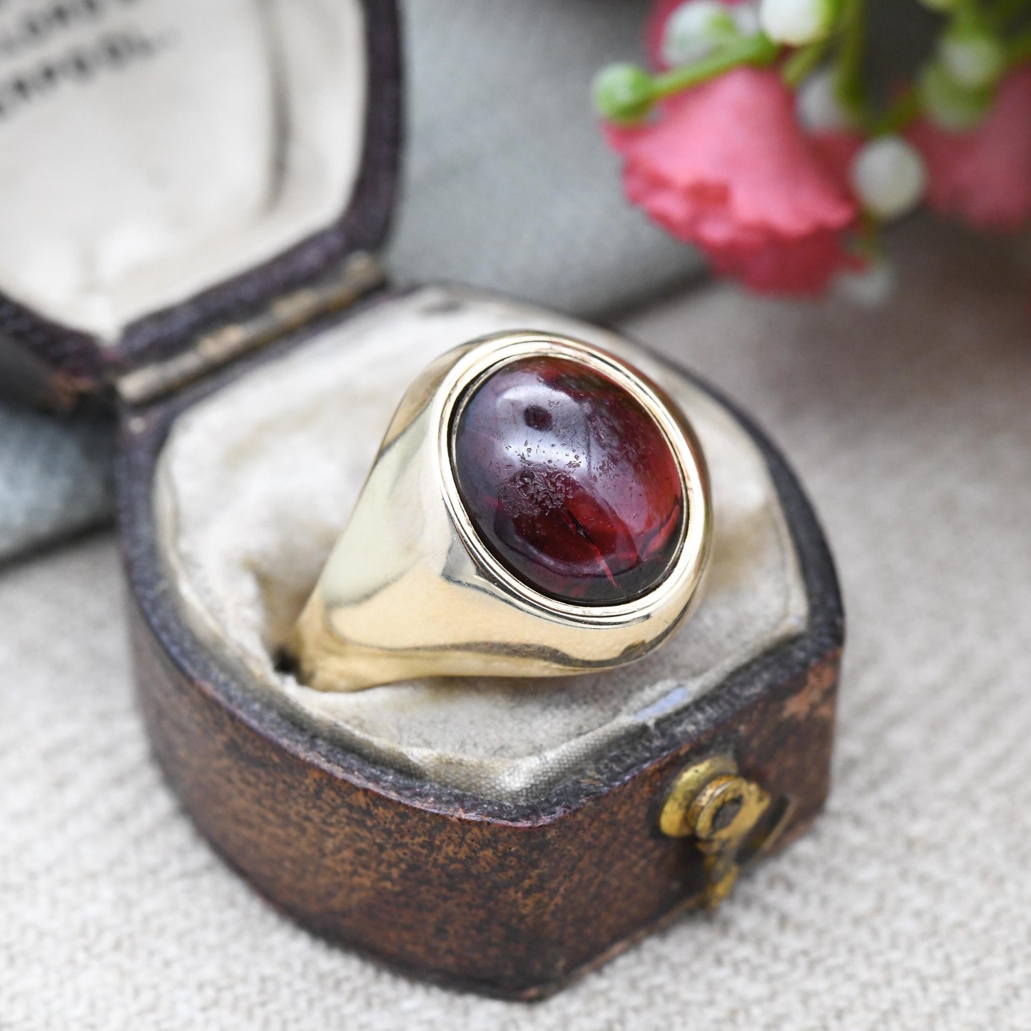 Vintage 9ct Gold Garnet Signet Ring - Large Cabochon Red Gemstone Ring Mid-Century | Men's Signet Ring | UK Size - P 1/2 | US Size - 7 3/4