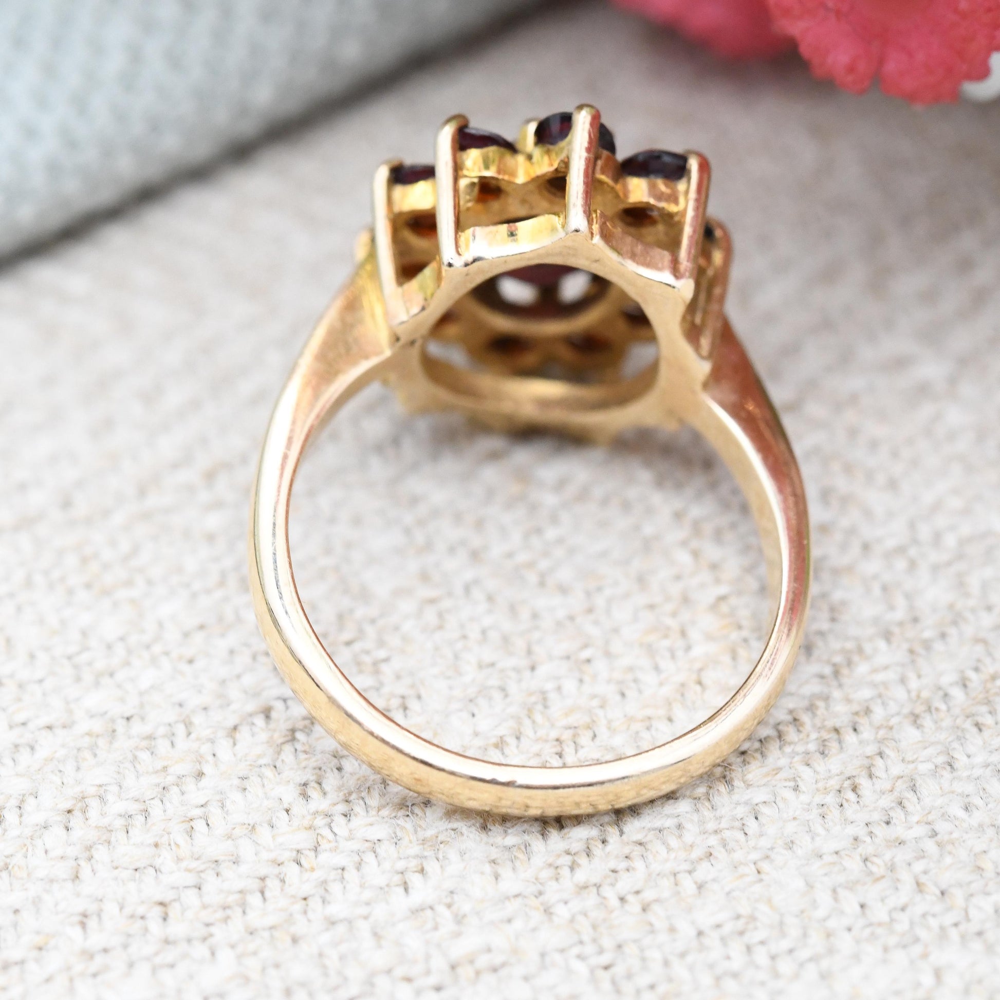 Vintage 9ct Gold Garnet Flower Ring 1972 - Chunky Solid Gold | Mid-Century Gemstone Cocktail Jewellery | UK Size - M 1/2 | US Size - 6 1/2