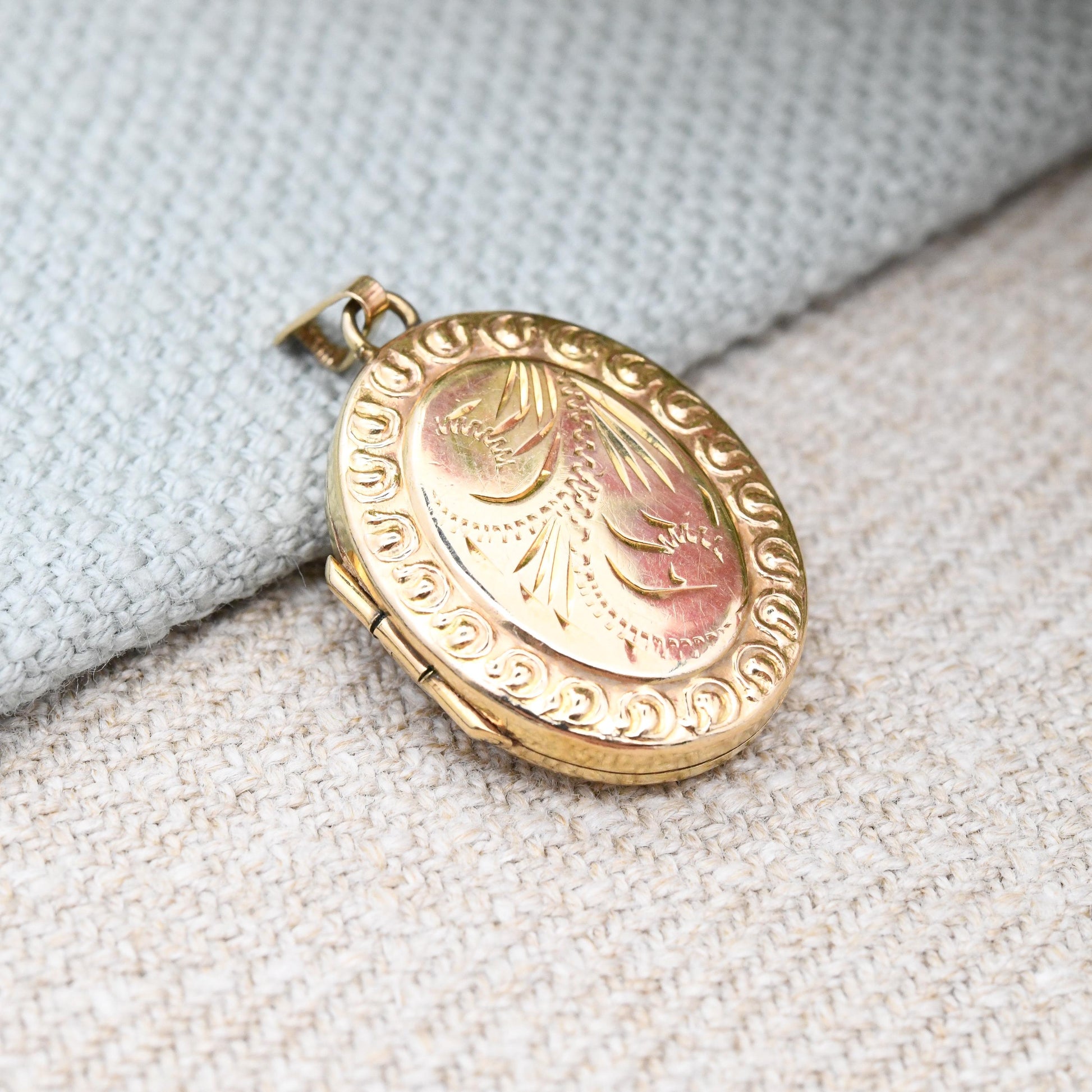 Vintage 9ct Gold Locket Pendant Engraved Scrolling Design by Excalibur 1983 - Pretty Border Pattern | Sweet Gift for Her