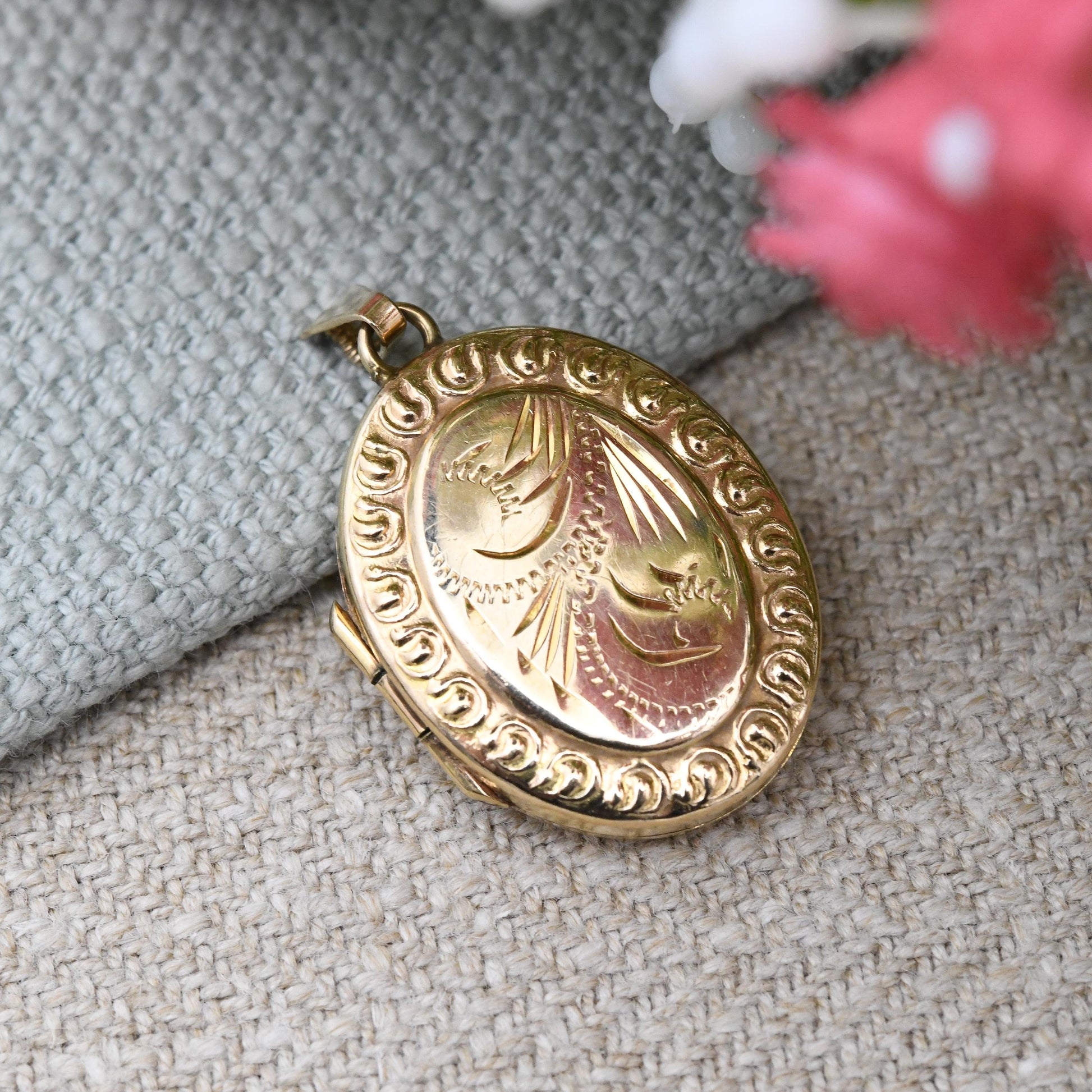 Vintage 9ct Gold Locket Pendant Engraved Scrolling Design by Excalibur 1983 - Pretty Border Pattern | Sweet Gift for Her