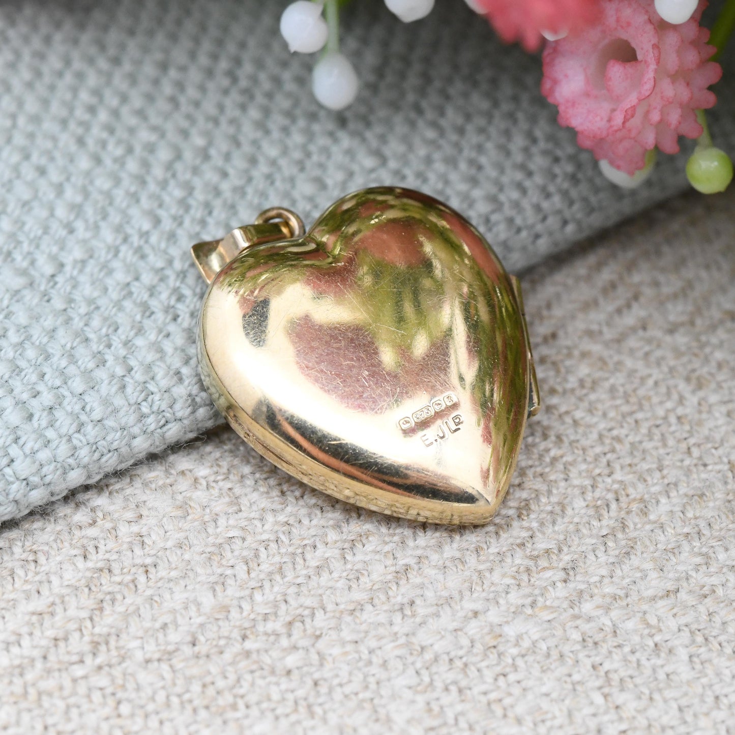 Vintage 9ct Gold Heart Locket Pendant with Engraved Flower Design 1979 - Love Heart Locket Charm Pendant | Jewellery Gift for Her