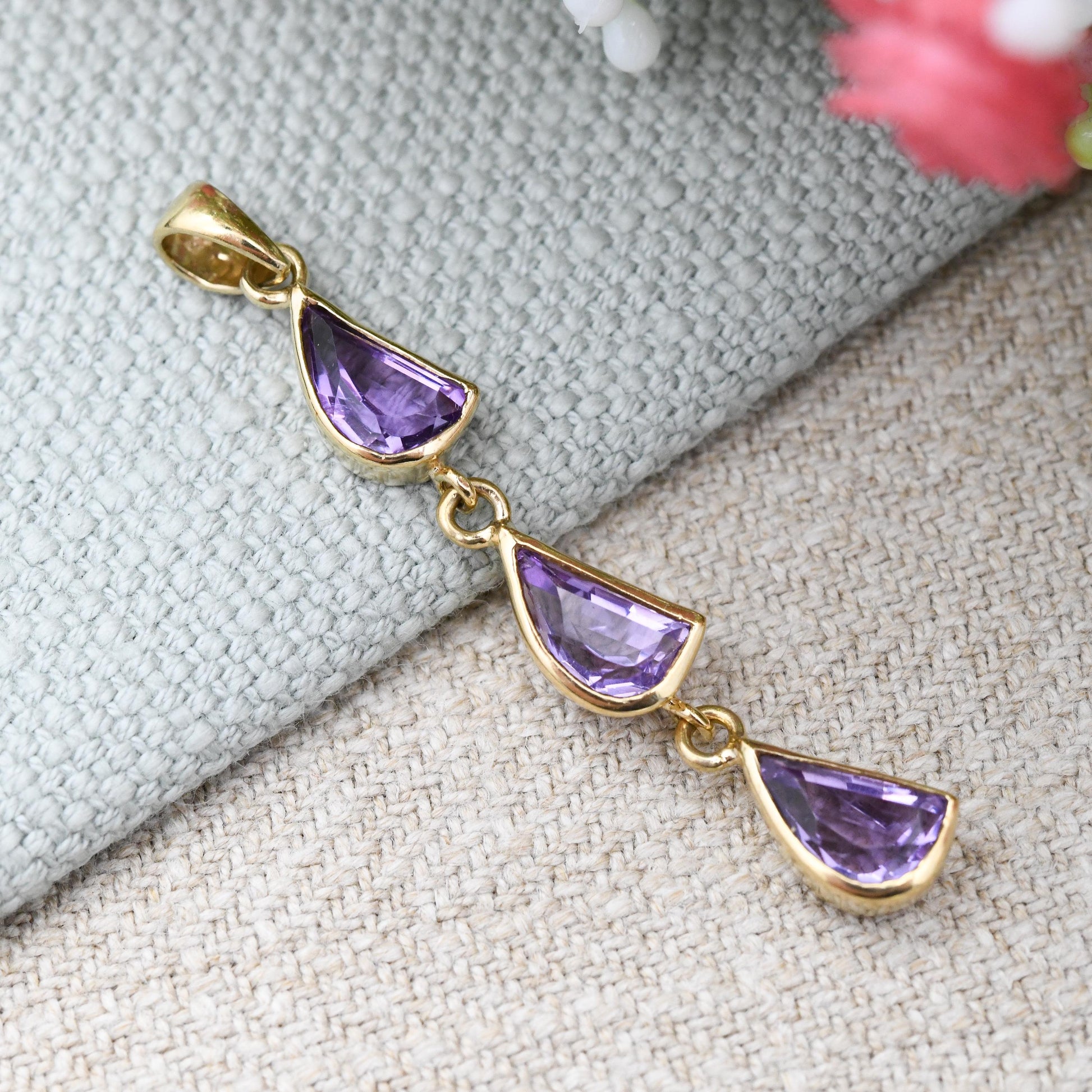 9ct Gold Amethyst Articulated Long Drop Pendant 2005 - Pretty Gold Gift for Her