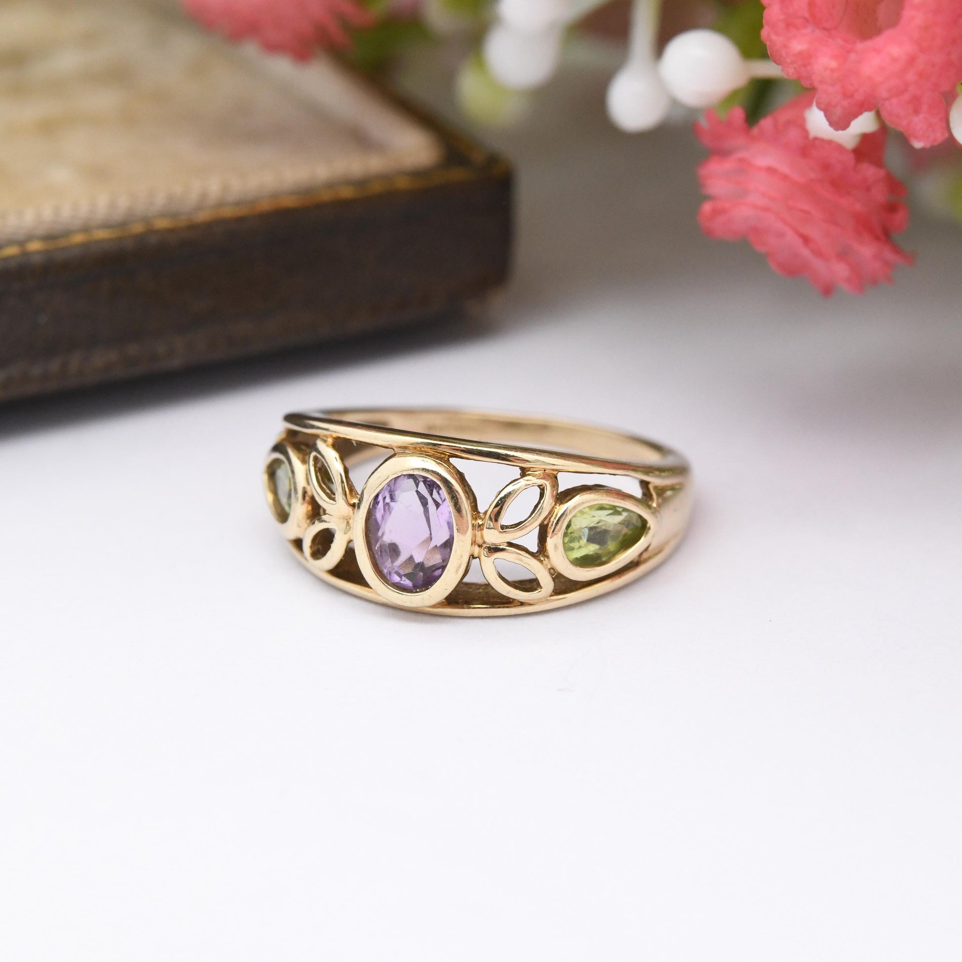 Vintage 9ct Gold Amethyst and Peridot Ring - Multi Stone Gemstone | Leaf Design Pretty Pinkie Ring | Small UK Size - I 1/2 | US Size - 4 1/2