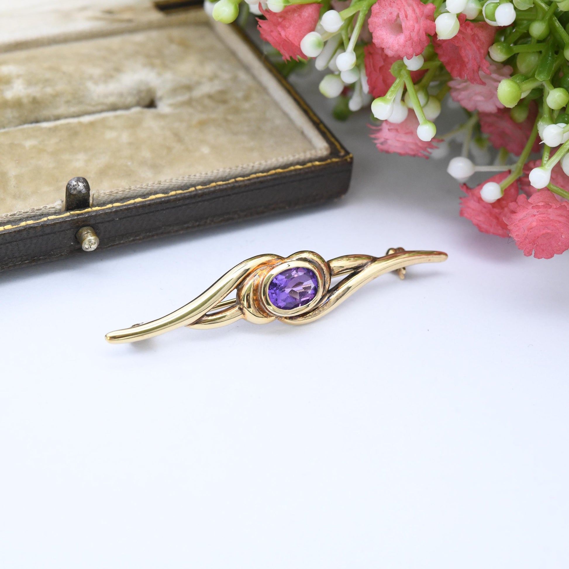 Vintage 9ct Gold Amethyst Bar Brooch 1979 - Minimal Solid Gold Twist Bar Brooch Large Solitaire Faceted Purple Gemstone Pretty Gift for Her