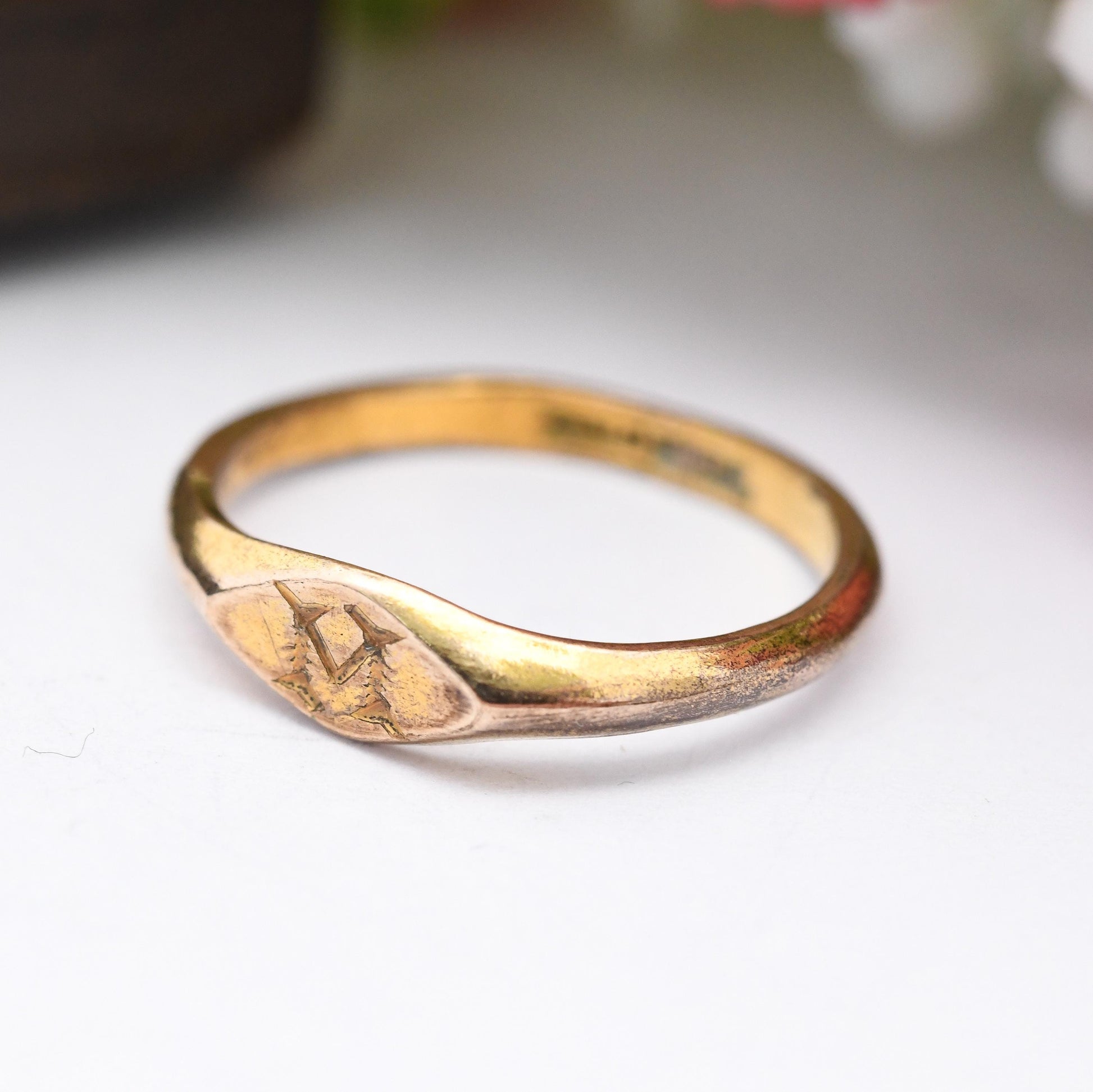 Vintage Gold Shell Signet Ring Engraved Letter M - Small Initial Pinkie Ring | True Vintage Gift c. 1950s | UK Size - H | US Size - 3 3/4