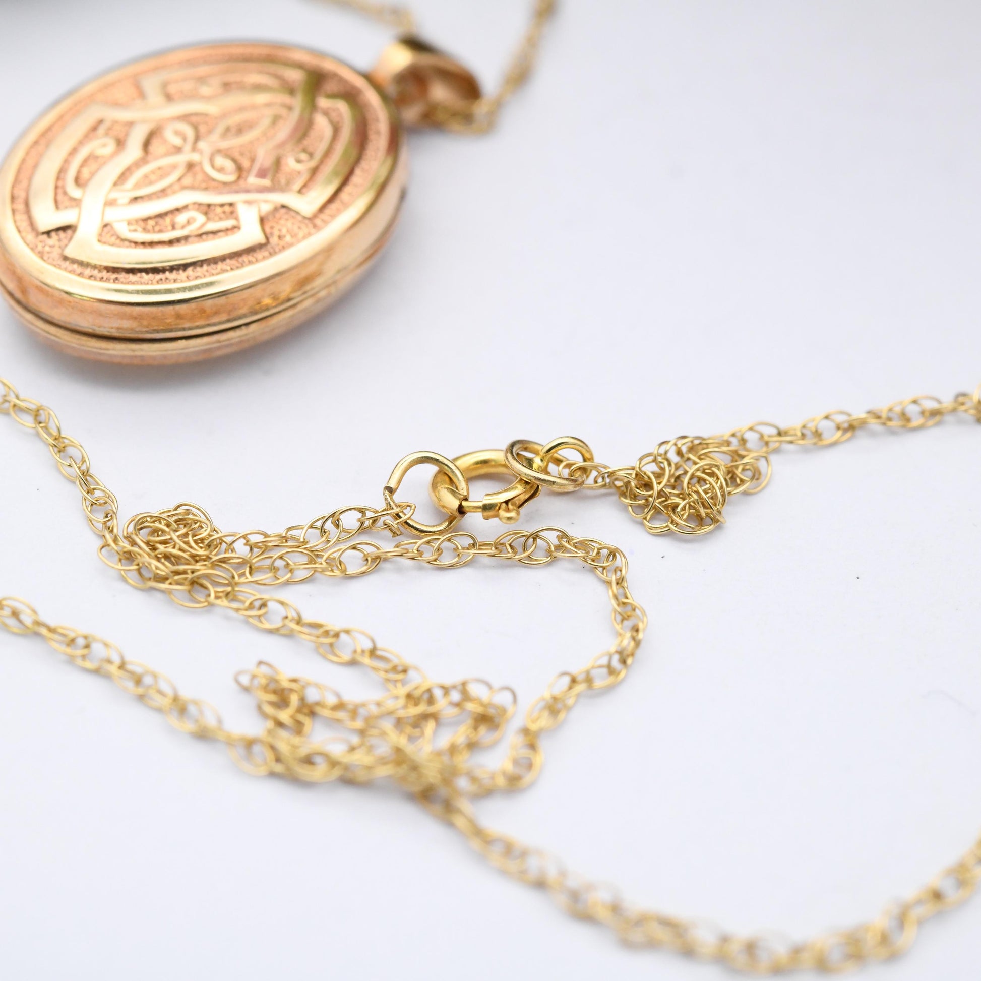 Vintage Celtic 9ct Gold Locket Pendant Necklace on Trace Chain - Two Picture Locket Small Oval Photo Frame Pretty Celtic Knot Design Gift