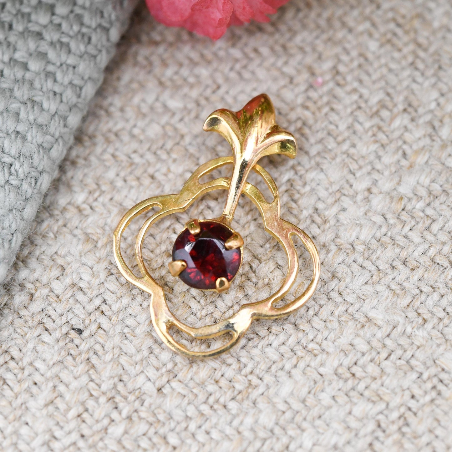 Vintage 9ct Gold Garnet Flower Pendant 1975 - Miniature Quatrefoil Solitaire Charm with Red Stone | Fleur De Lis Bale